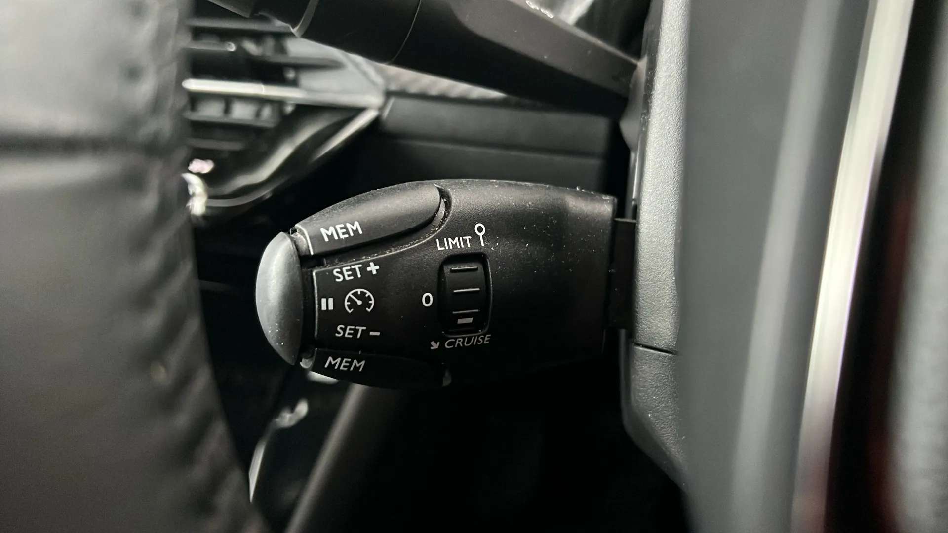 2024 PEUGEOT 2008 2024 PEUGEOT 2008