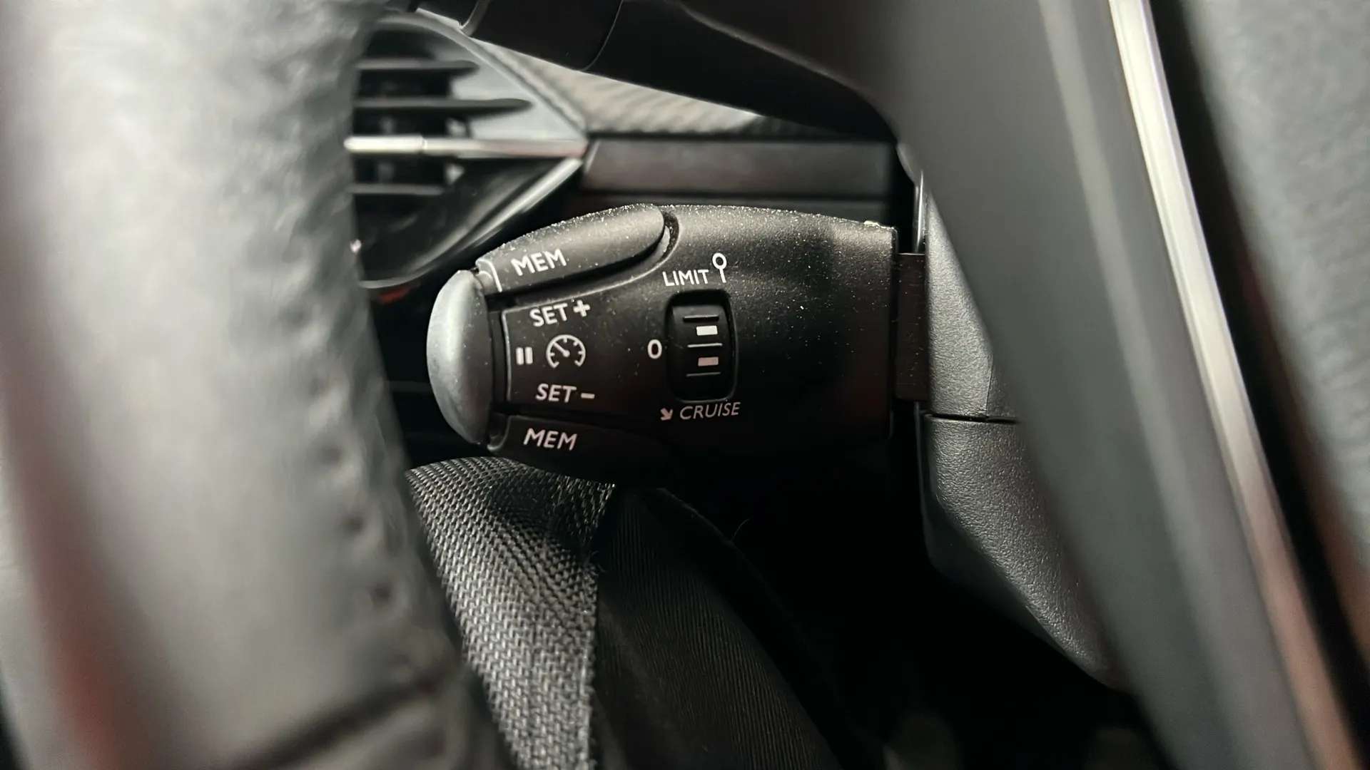 2024 PEUGEOT 2008 2024 PEUGEOT 2008