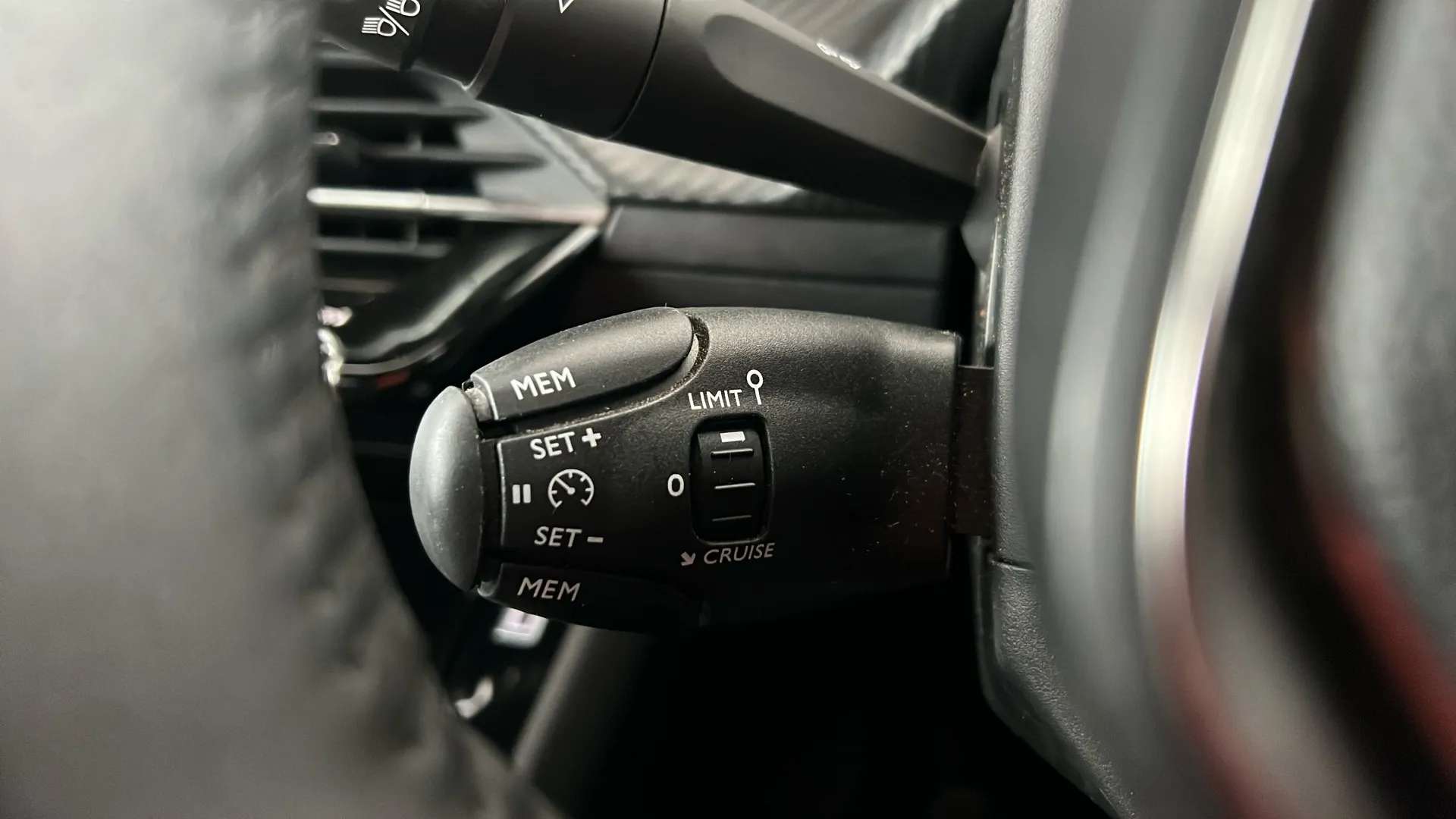 2024 PEUGEOT 2008 2024 PEUGEOT 2008