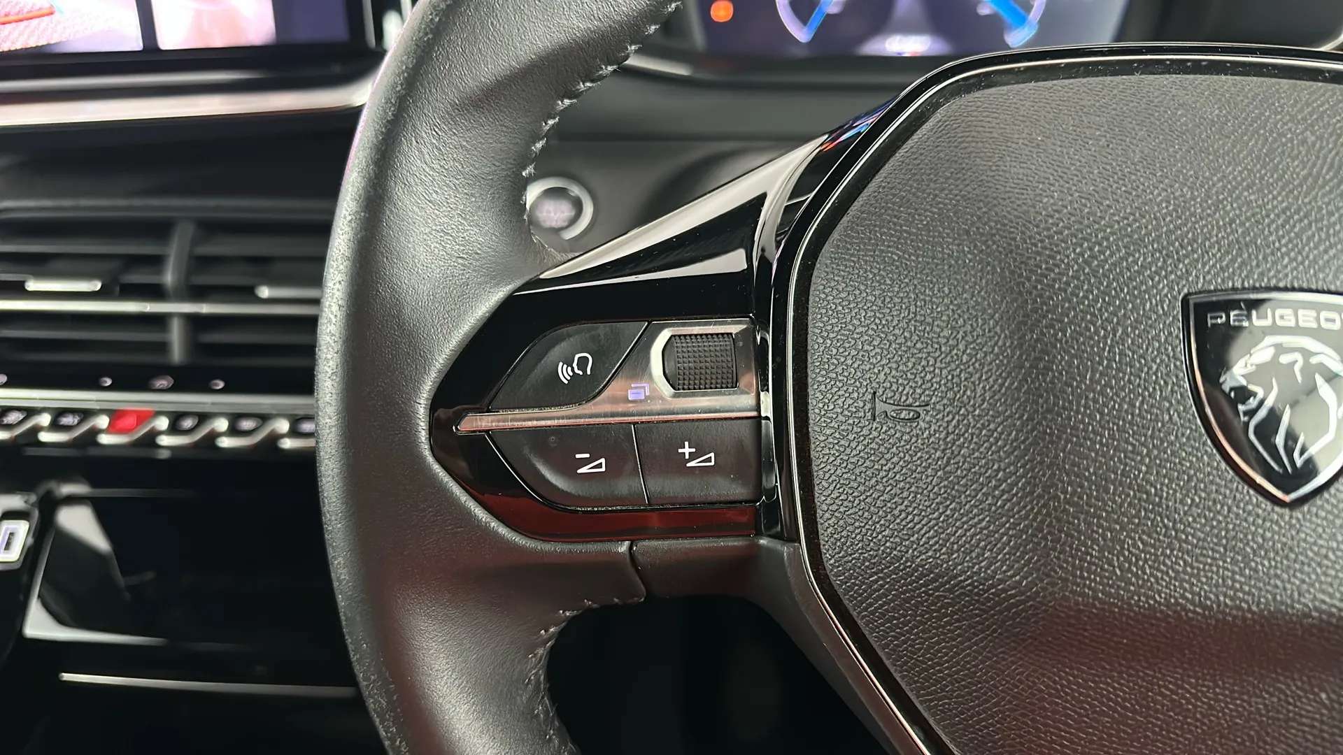 2023 PEUGEOT 2008 2023 PEUGEOT 2008