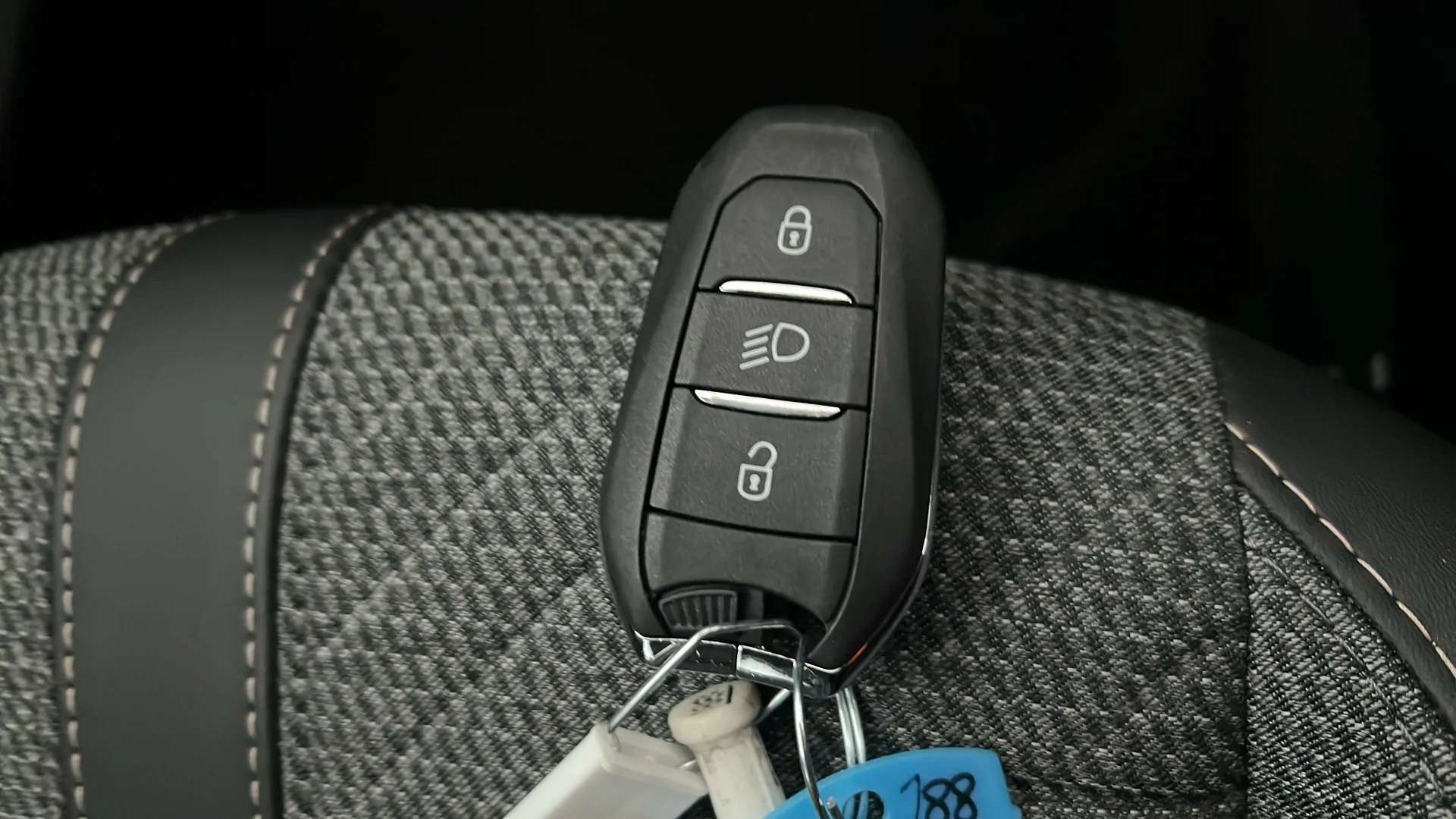 2024 PEUGEOT 2008 2024 PEUGEOT 2008