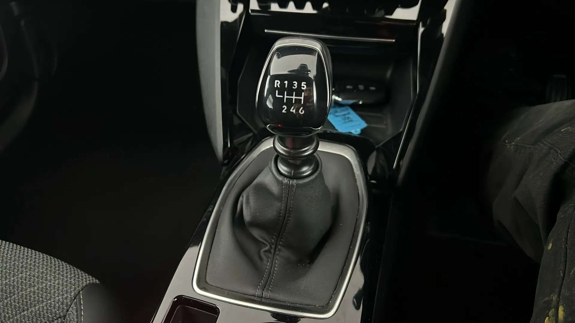 2024 PEUGEOT 2008 2024 PEUGEOT 2008