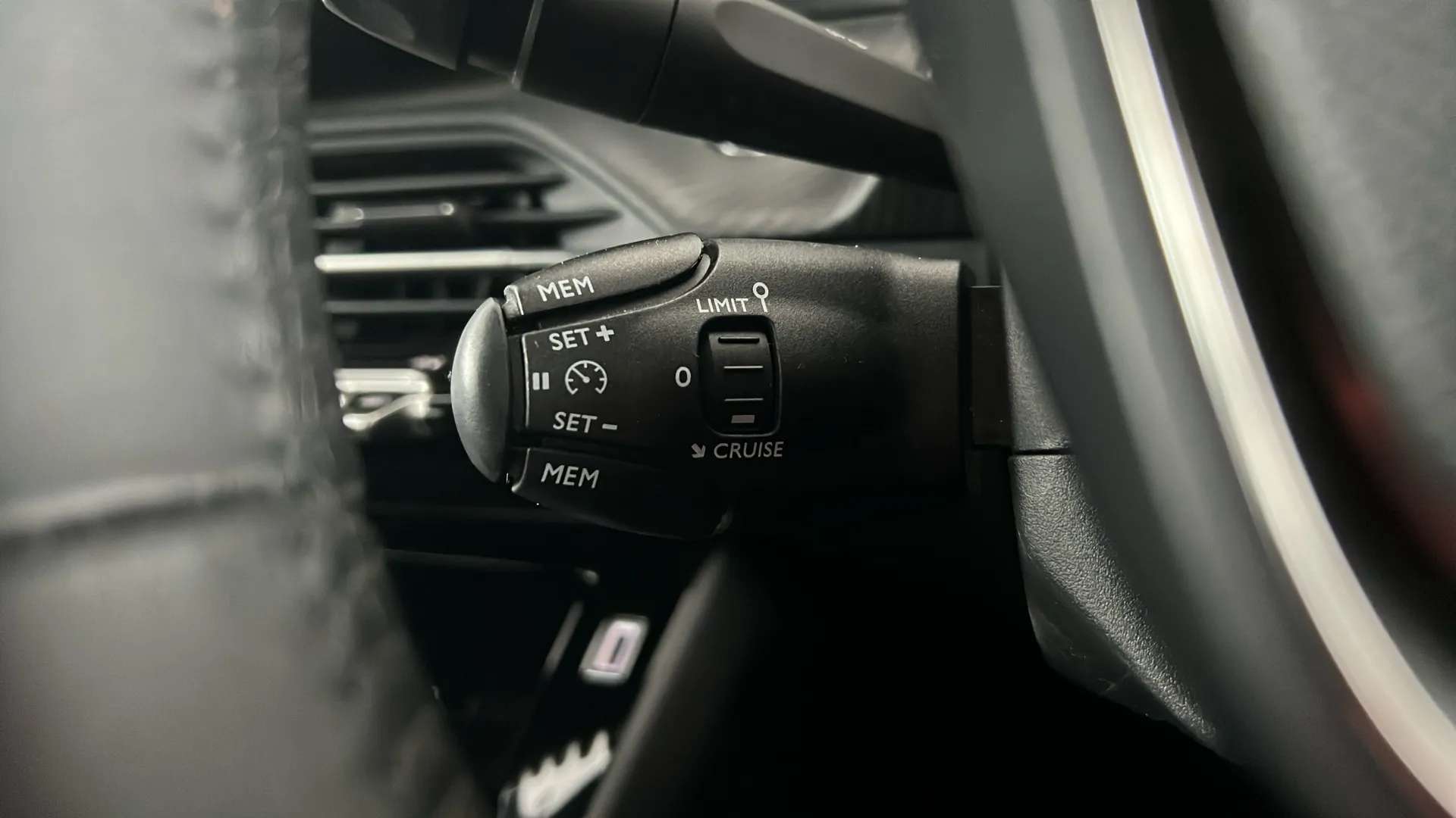 2024 PEUGEOT 2008 2024 PEUGEOT 2008