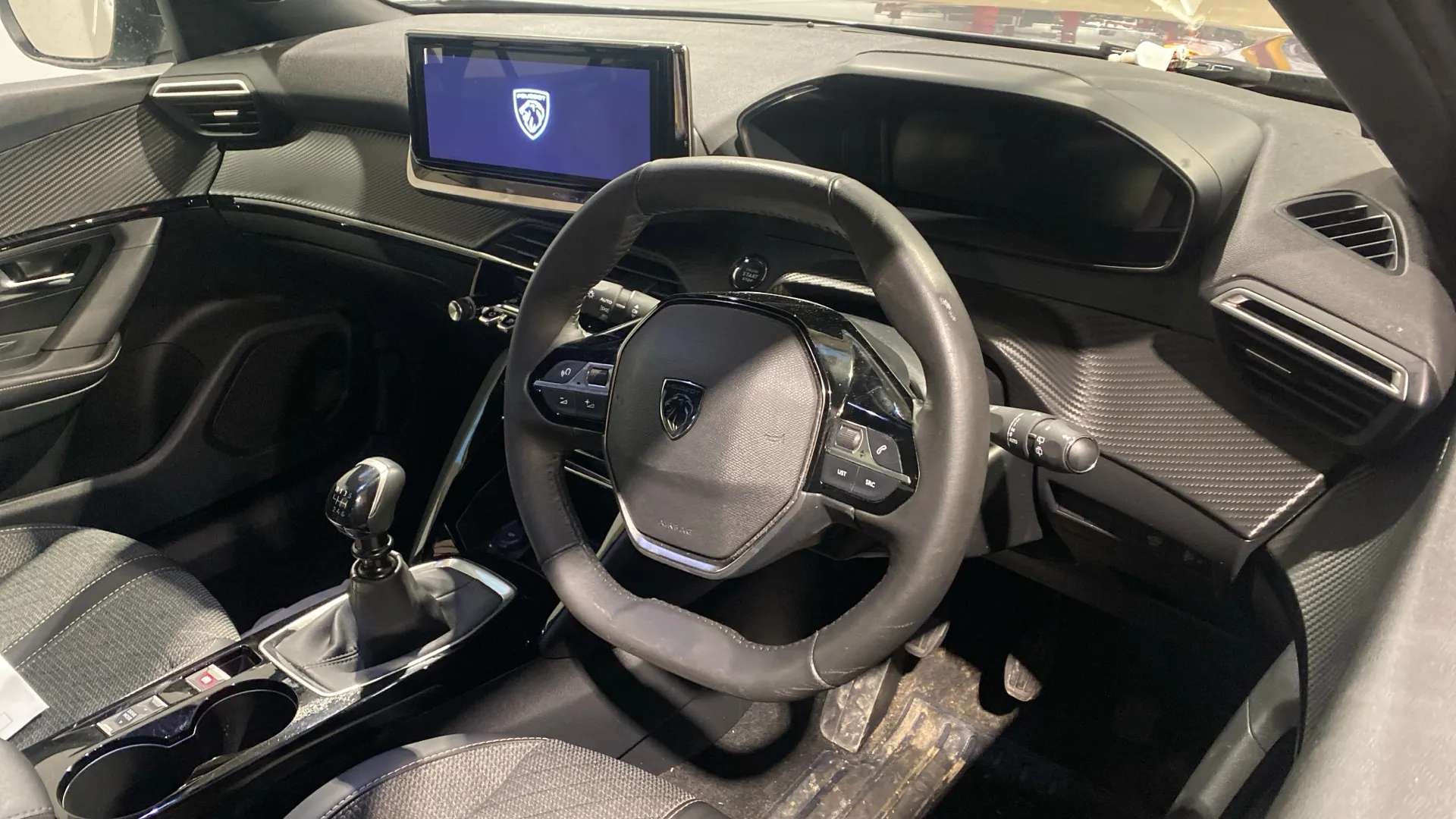 2024 PEUGEOT 2008 2024 PEUGEOT 2008