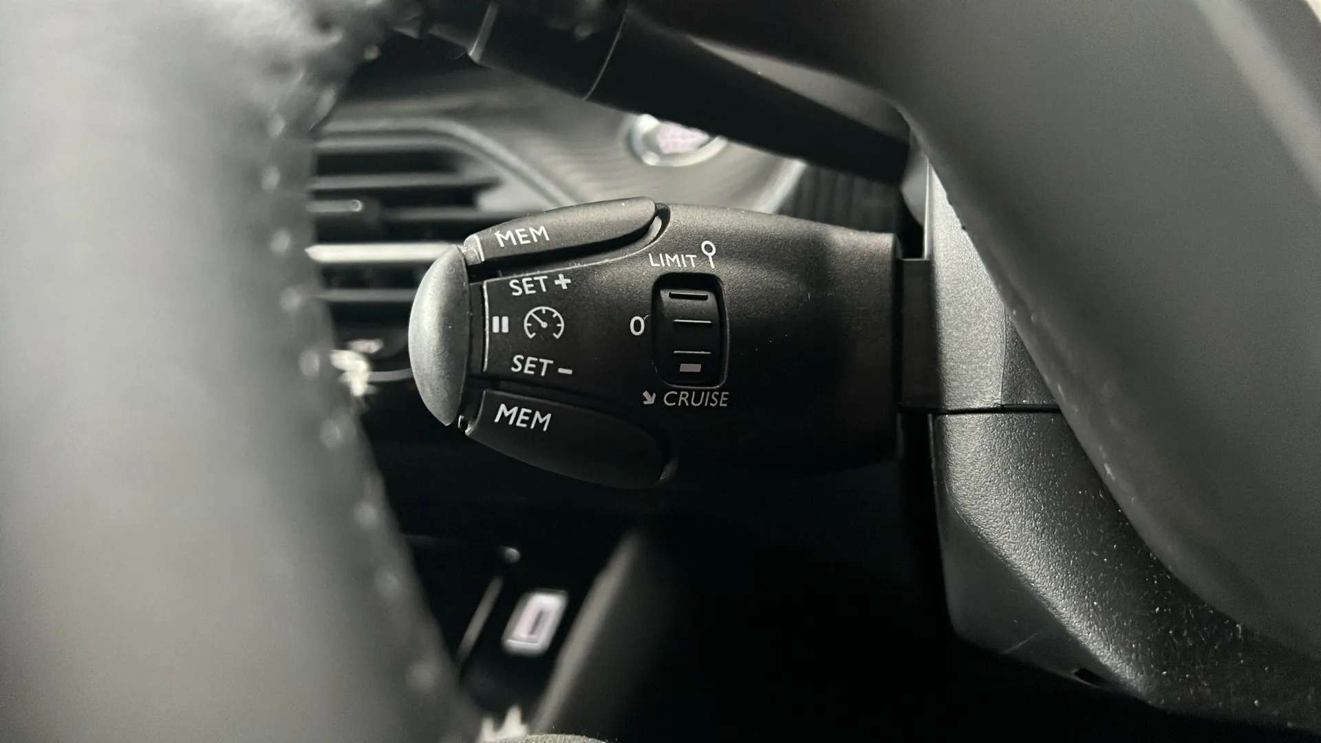 2024 PEUGEOT 2008 2024 PEUGEOT 2008