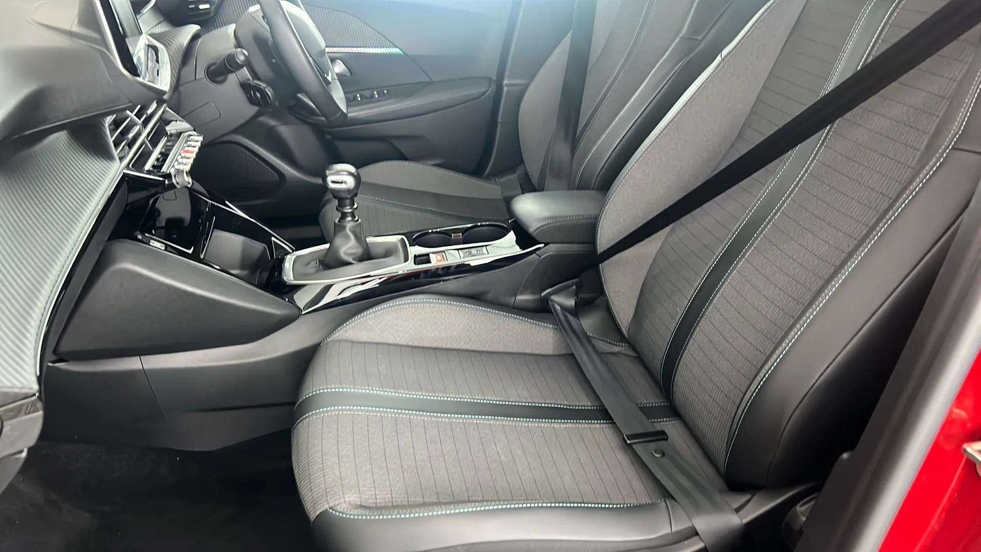 2021 PEUGEOT 2008 2021 PEUGEOT 2008