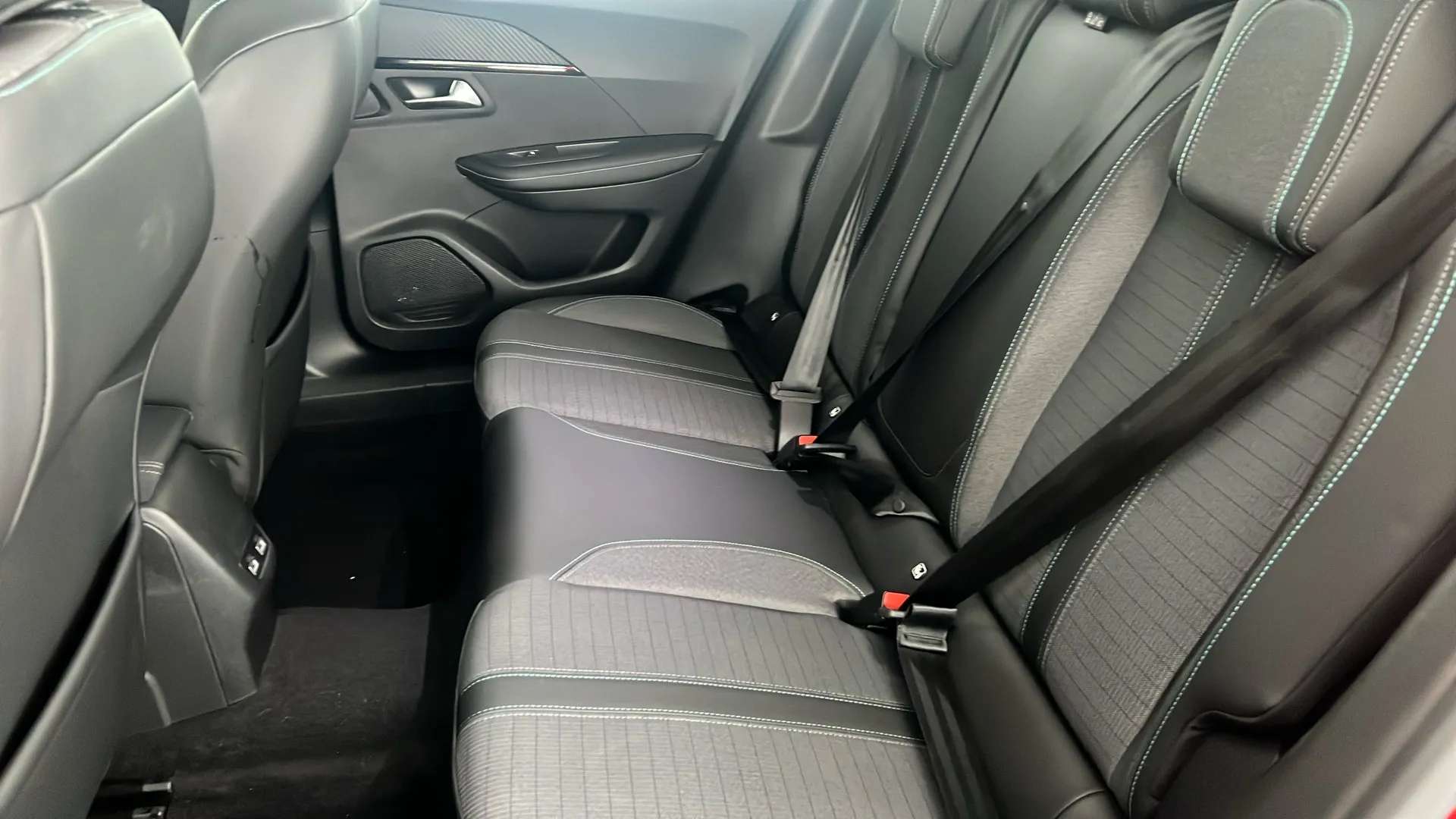 2021 PEUGEOT 2008 2021 PEUGEOT 2008