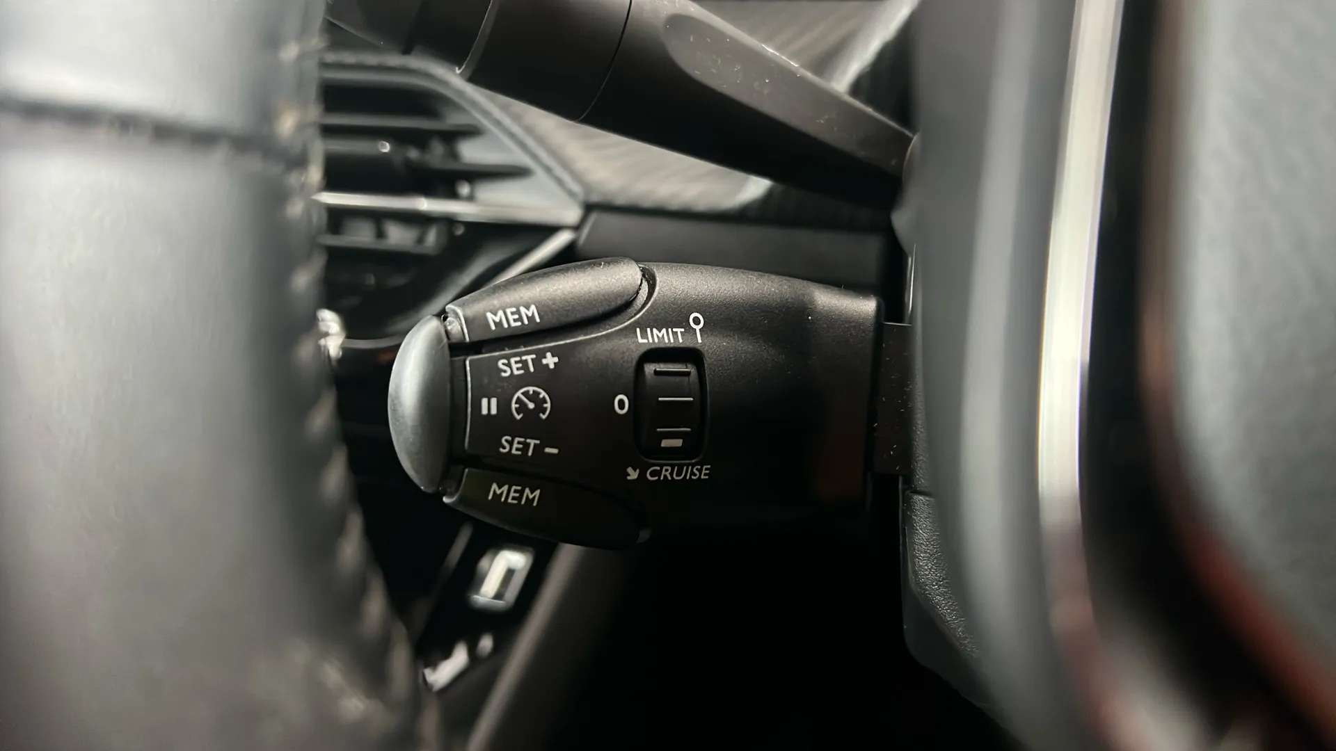 2021 PEUGEOT 2008 2021 PEUGEOT 2008
