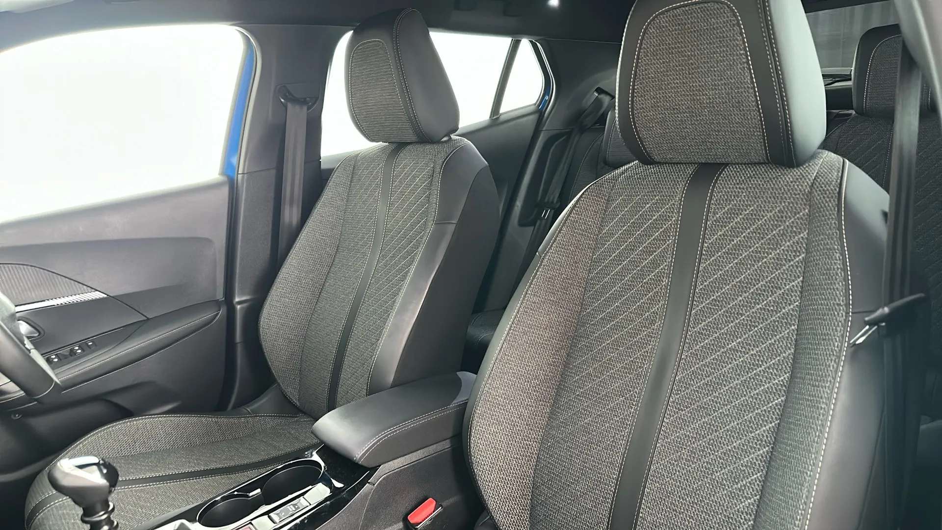 2024 PEUGEOT 2008 2024 PEUGEOT 2008