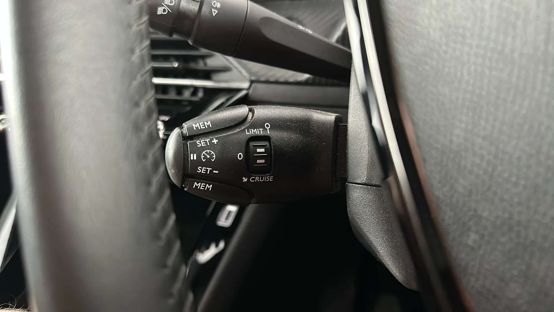 2024 PEUGEOT 2008 2024 PEUGEOT 2008