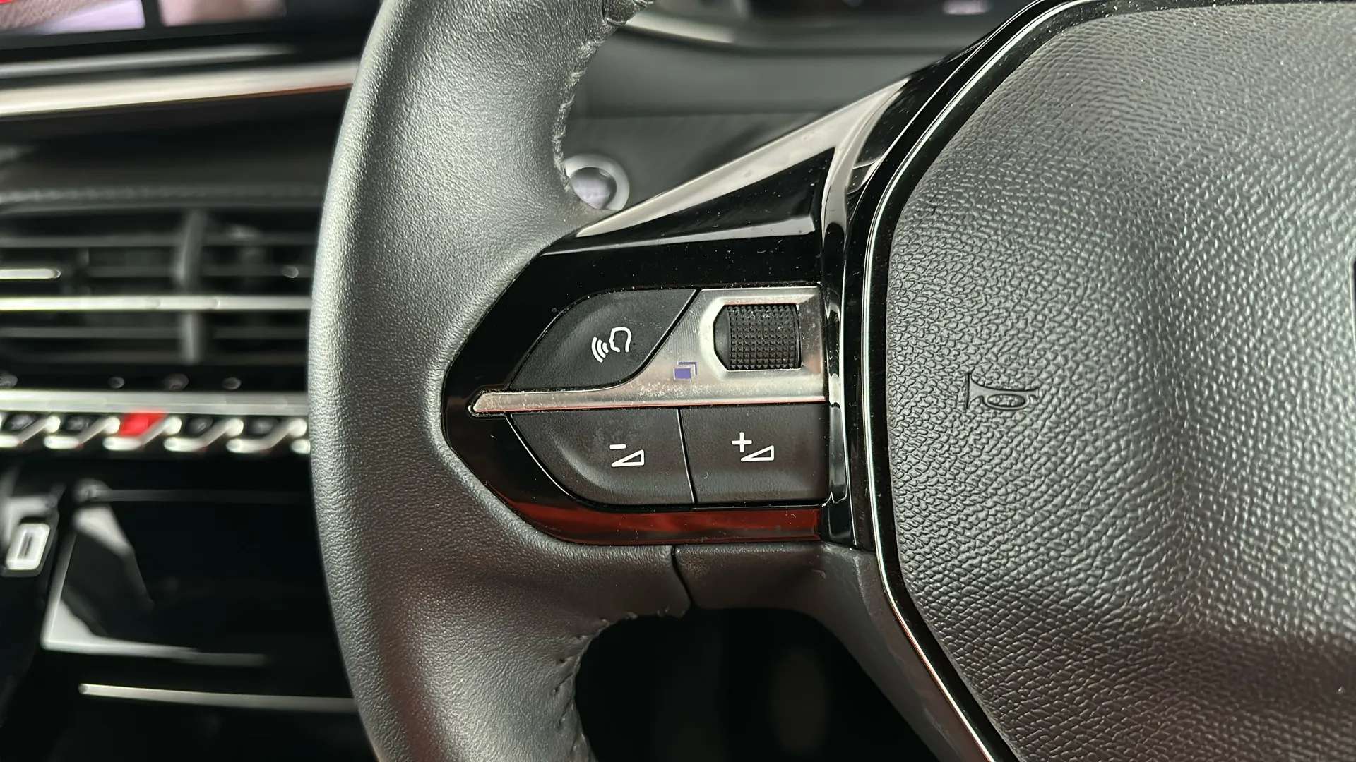 2024 PEUGEOT 2008 2024 PEUGEOT 2008