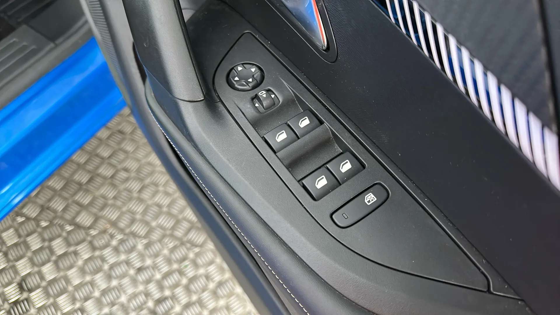 2024 PEUGEOT 2008 2024 PEUGEOT 2008