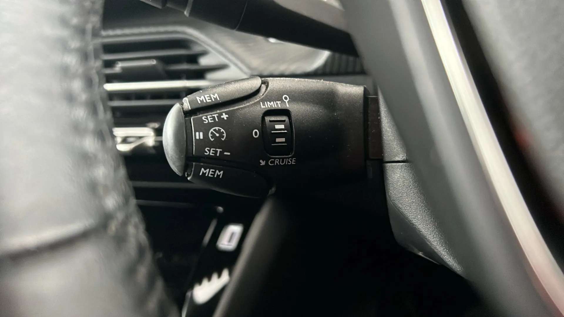 2023 PEUGEOT 2008 2023 PEUGEOT 2008