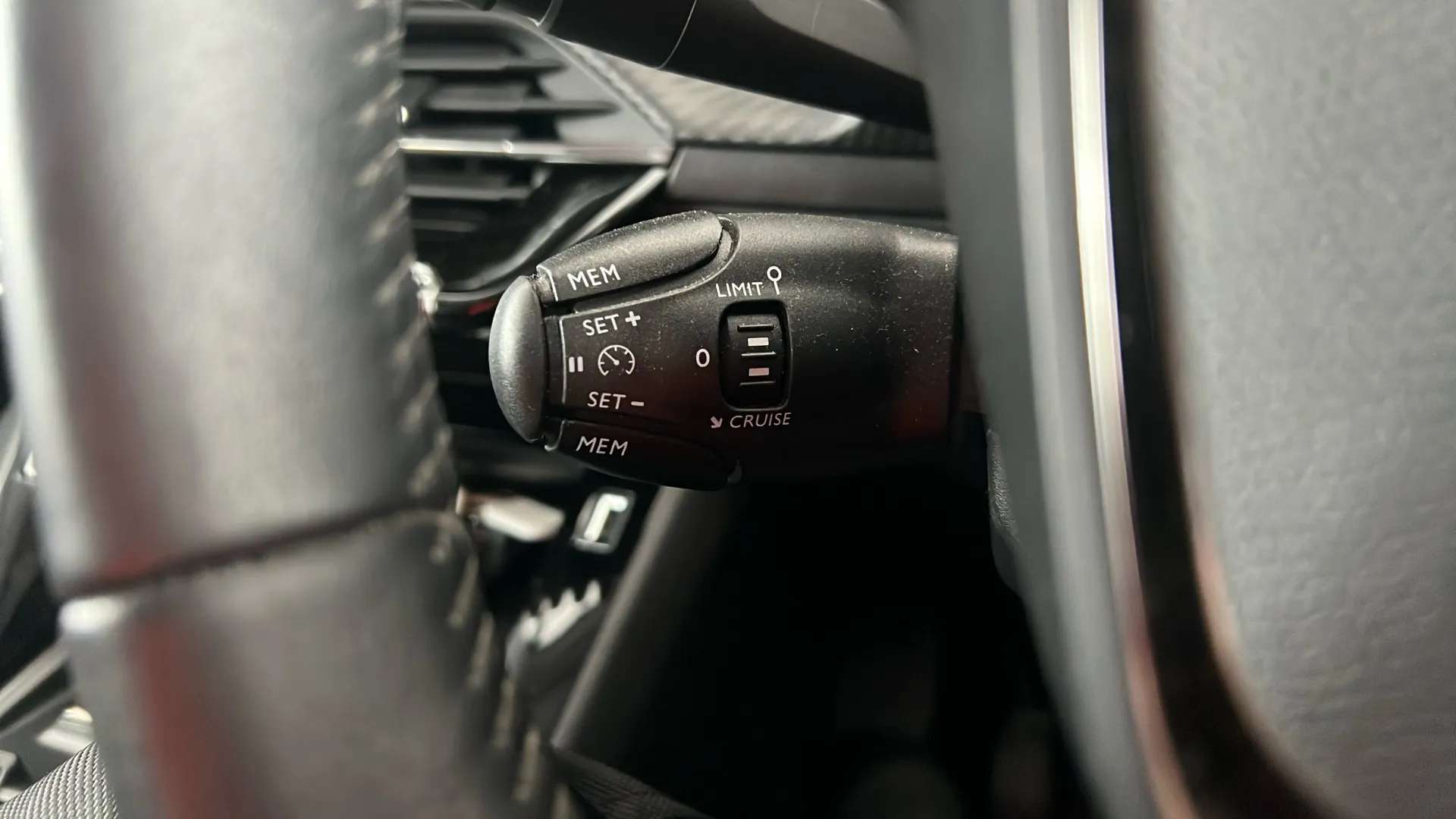 2021 PEUGEOT 2008 2021 PEUGEOT 2008