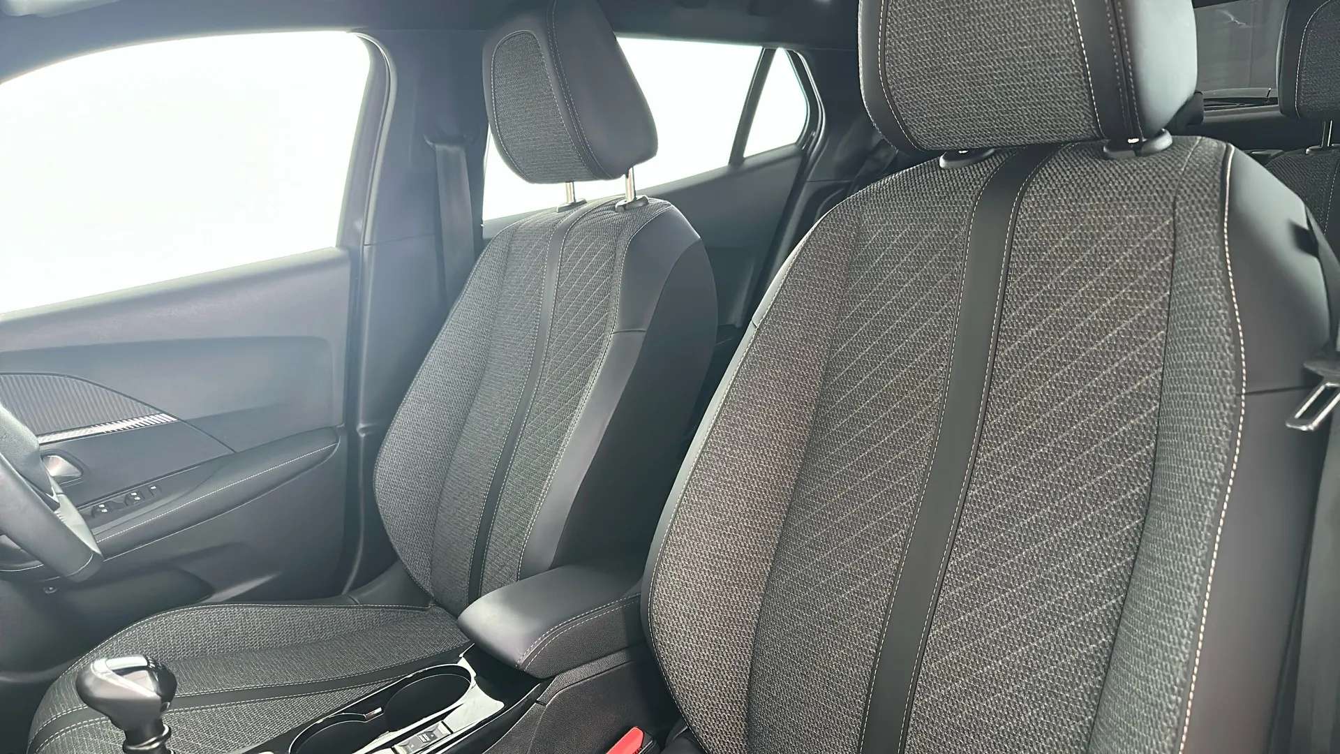 2024 PEUGEOT 2008 2024 PEUGEOT 2008