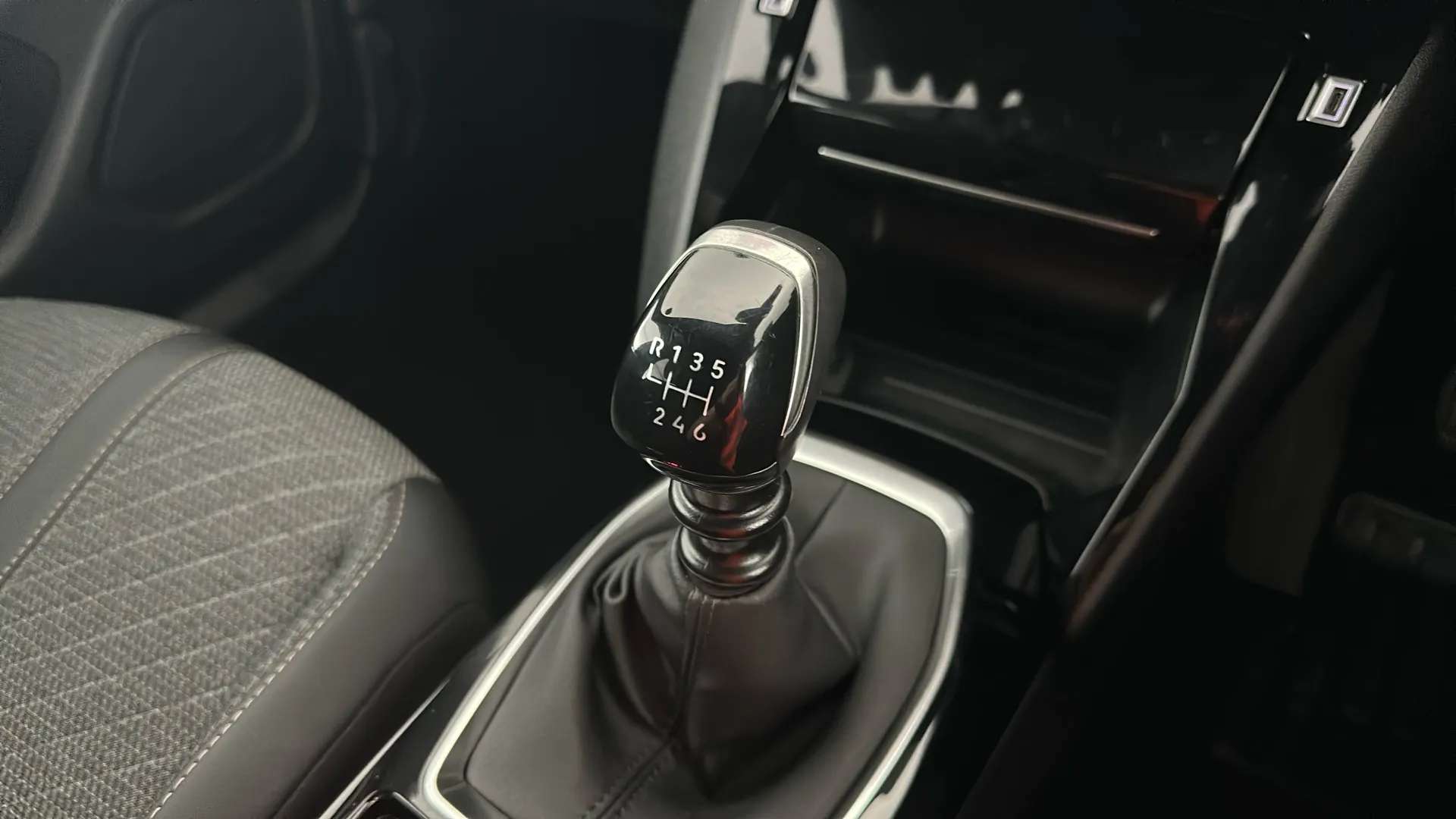 2024 PEUGEOT 2008 2024 PEUGEOT 2008