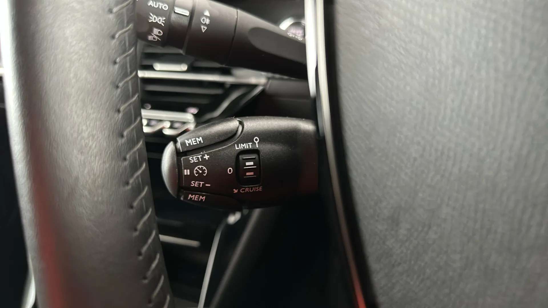 2023 PEUGEOT 2008 2023 PEUGEOT 2008