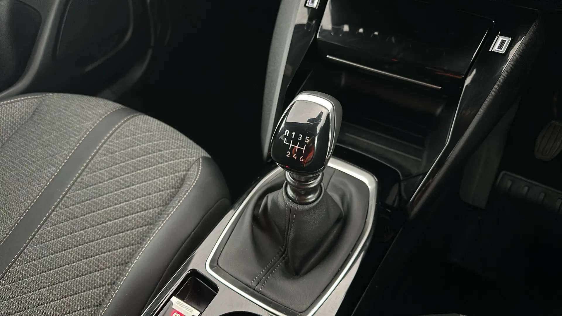 2023 PEUGEOT 2008 2023 PEUGEOT 2008