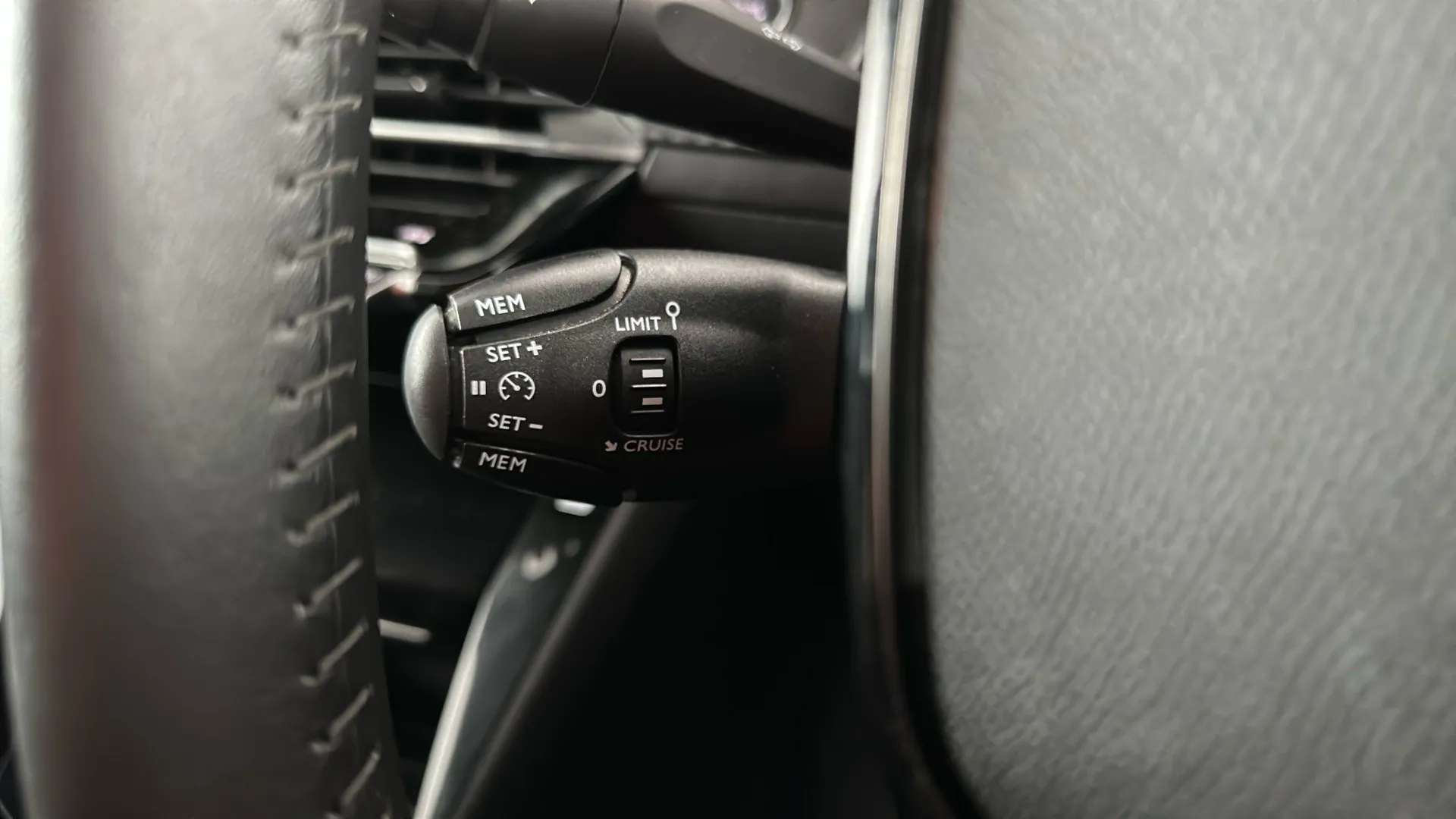 2023 PEUGEOT 2008 2023 PEUGEOT 2008