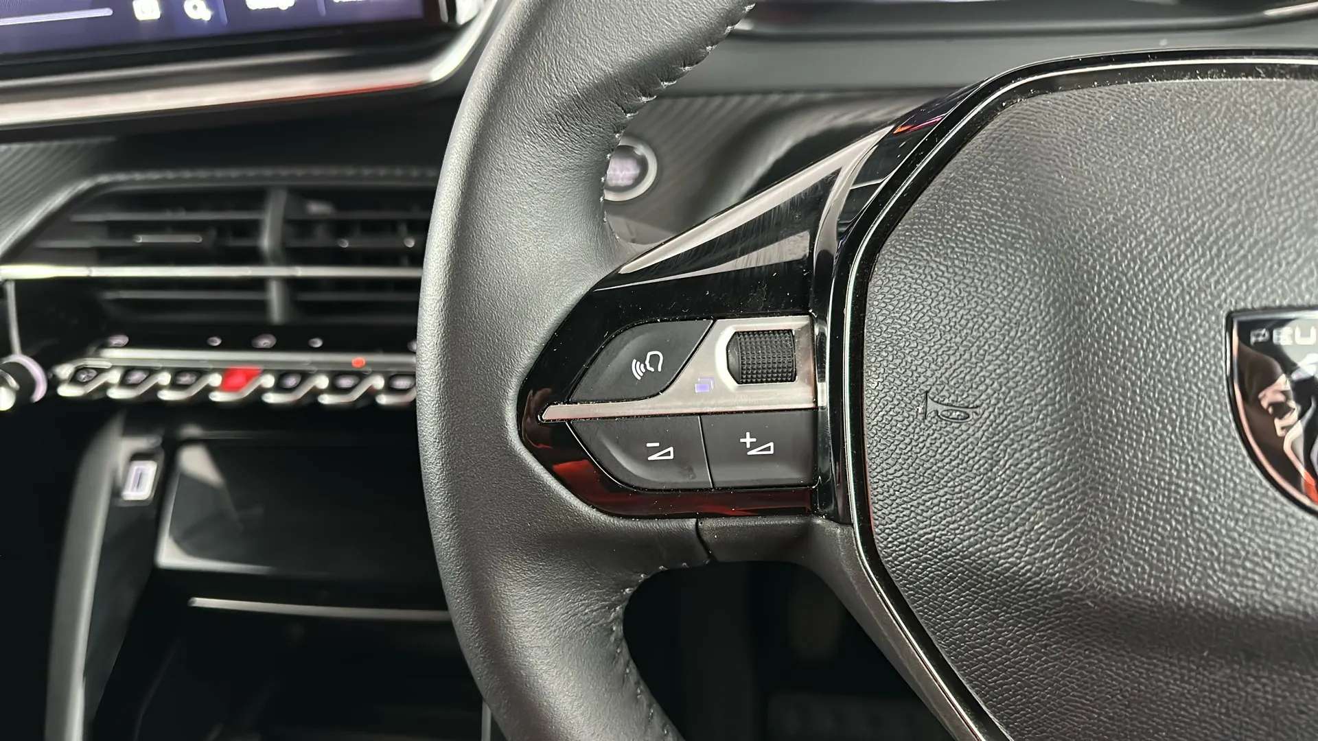 2023 PEUGEOT 2008 2023 PEUGEOT 2008