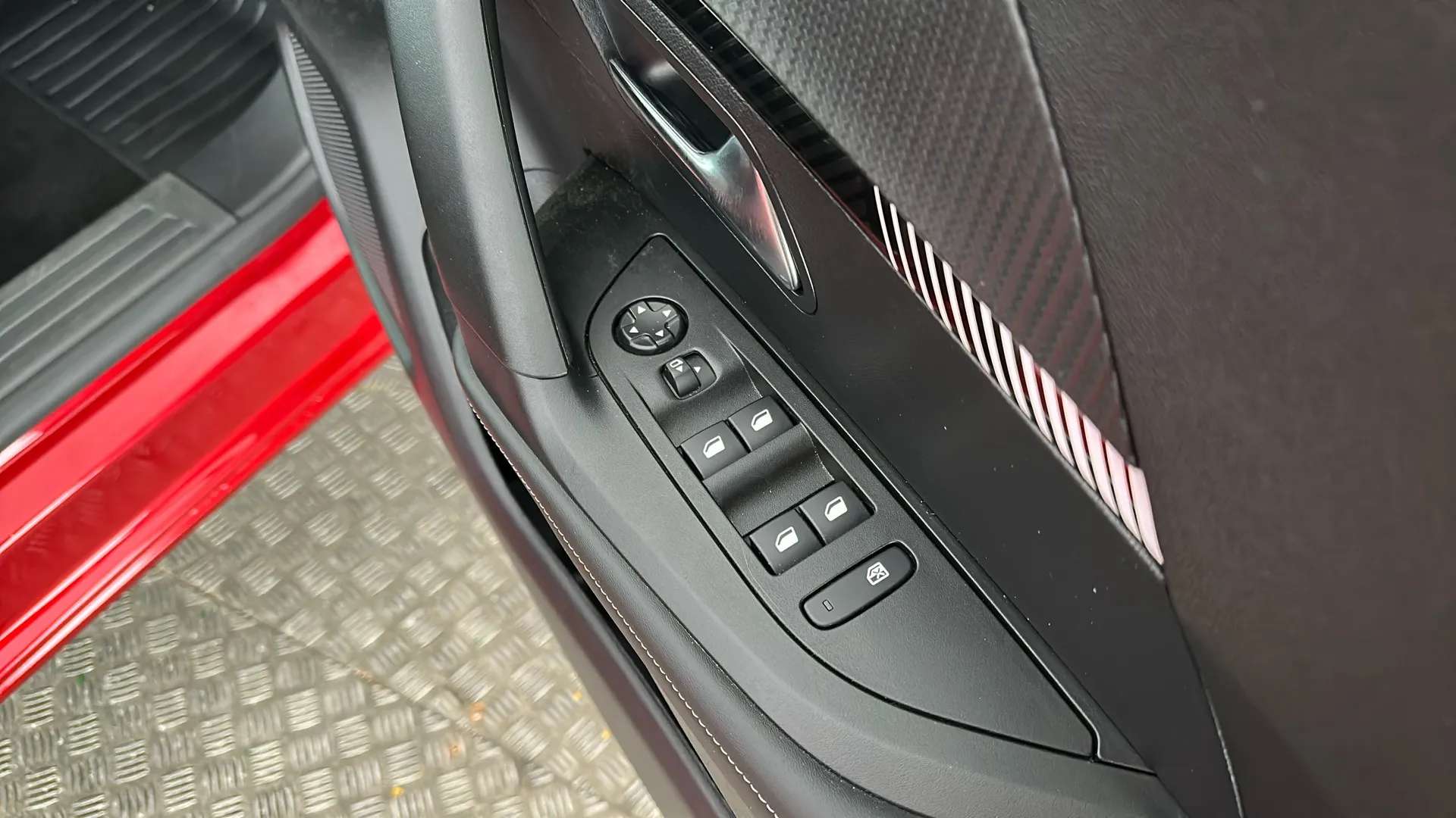 2023 PEUGEOT 2008 2023 PEUGEOT 2008