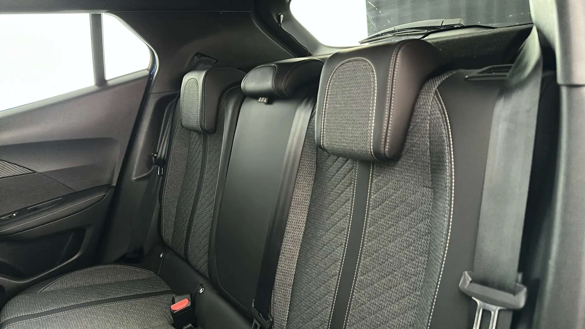 2023 PEUGEOT 2008 2023 PEUGEOT 2008