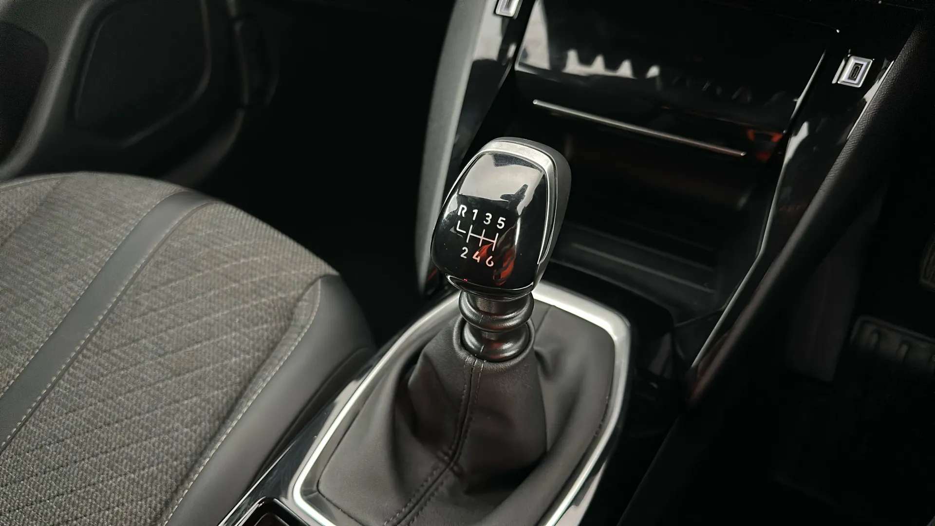 2023 PEUGEOT 2008 2023 PEUGEOT 2008