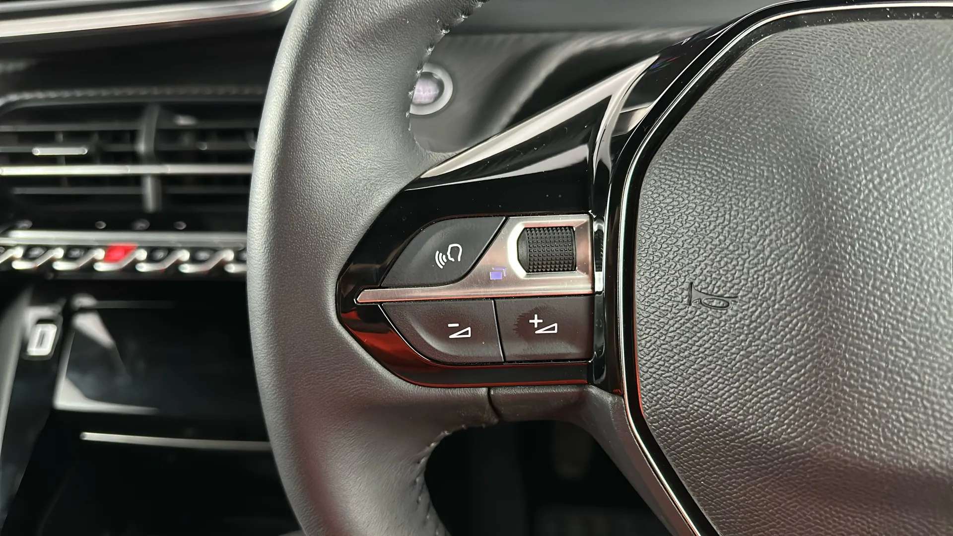 2023 PEUGEOT 2008 2023 PEUGEOT 2008