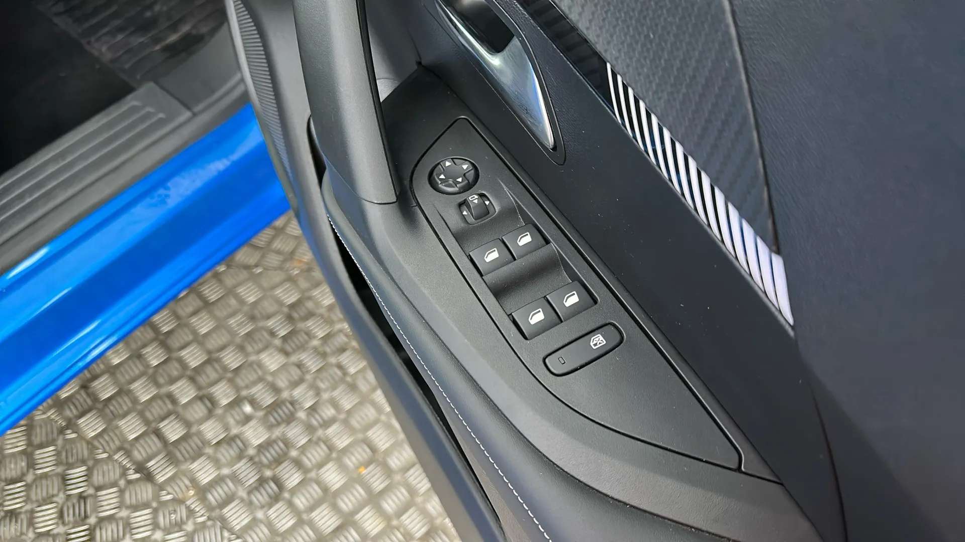 2023 PEUGEOT 2008 2023 PEUGEOT 2008