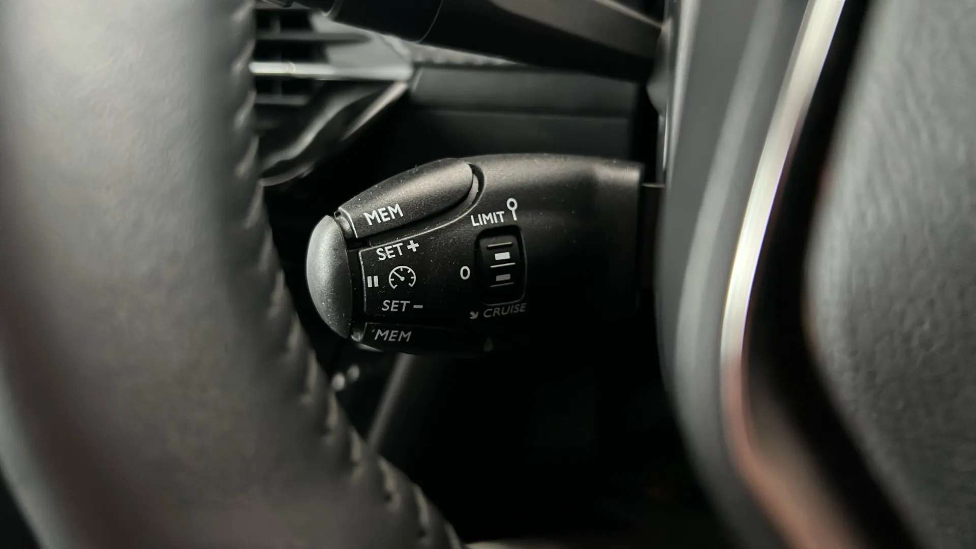 2024 PEUGEOT 2008 2024 PEUGEOT 2008
