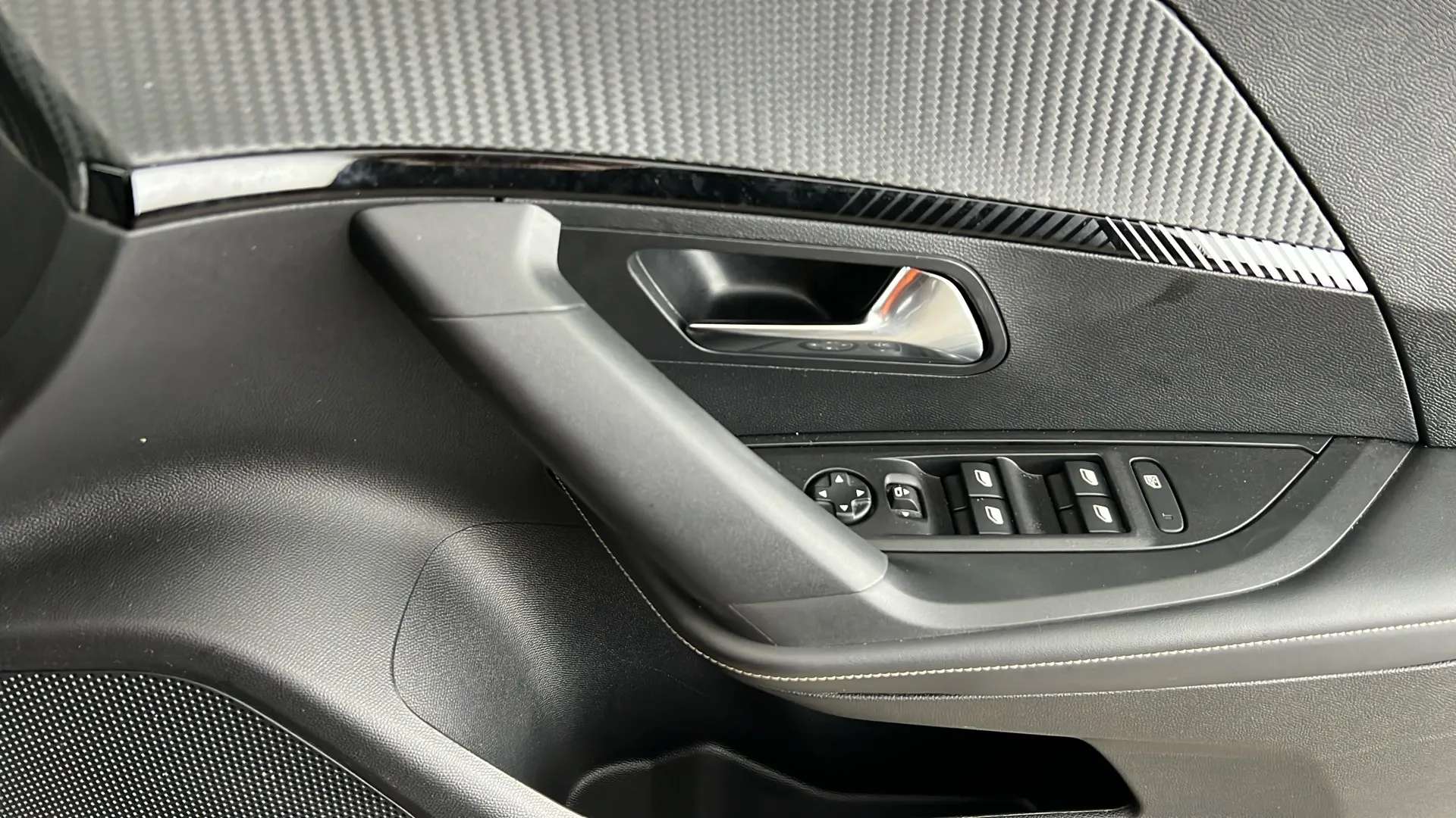 2025 PEUGEOT 2008 2025 PEUGEOT 2008