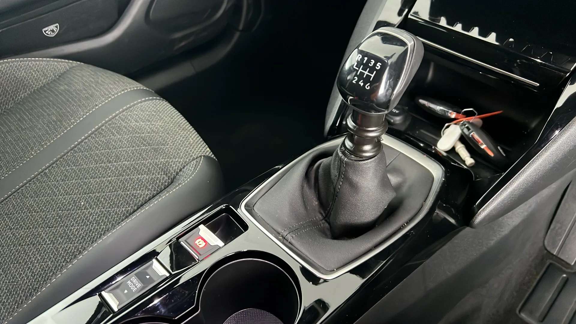 2025 PEUGEOT 2008 2025 PEUGEOT 2008