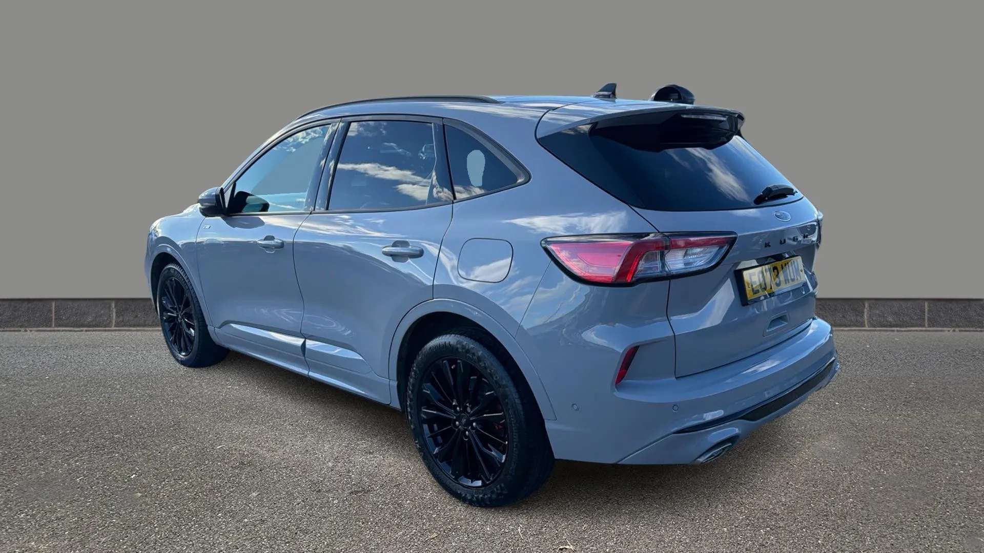 A 2023 FORD KUGA 2.5 FHEV Graphite Tech Edition CVT A 2023 FORD KUGA 2.5 FHEV Graphite Tech Edition CVT