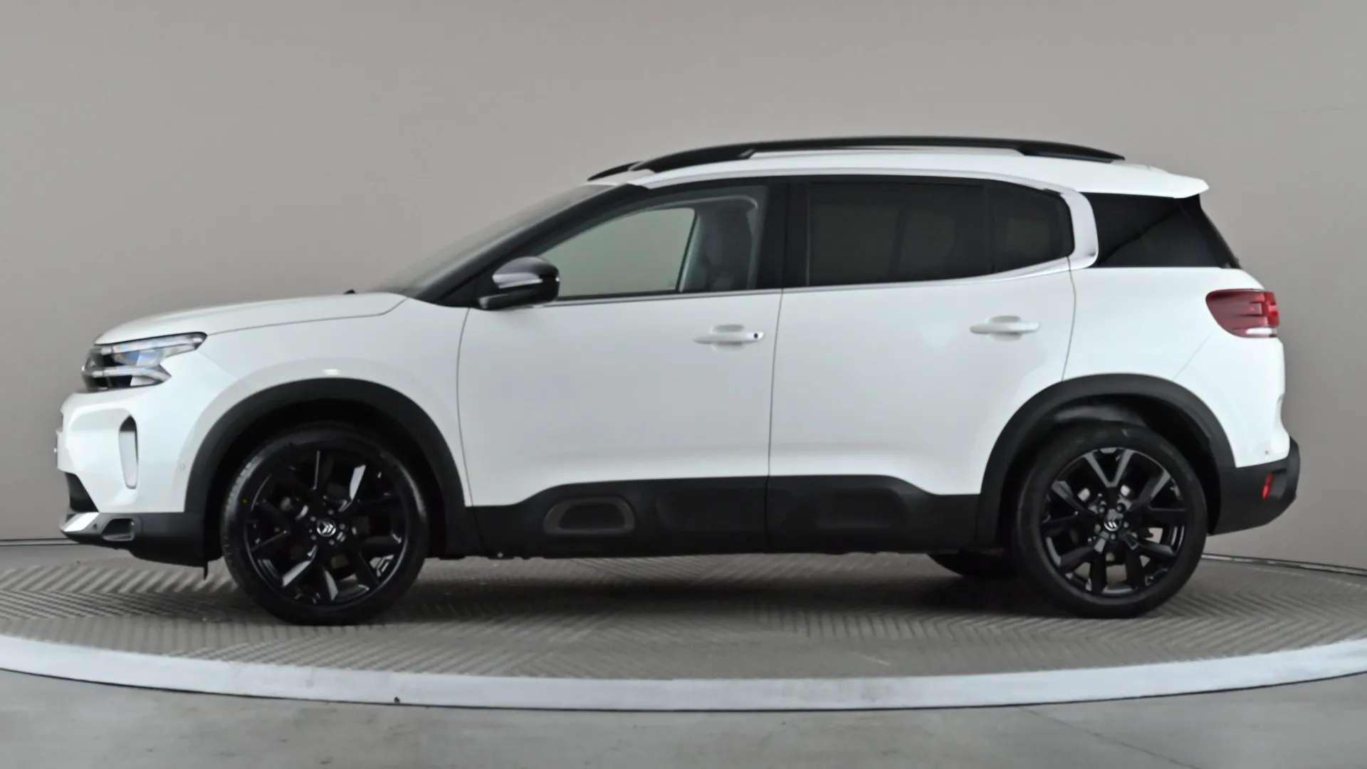 A 2022 CITROEN C5 AIRCROSS 1.2 PureTech Shine EAT8 A 2022 CITROEN C5 AIRCROSS 1.2 PureTech Shine EAT8