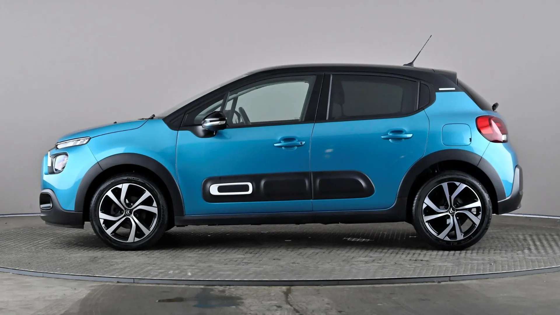 A 2022 CITROEN C3 1.2 PureTech Shine Plus A 2022 CITROEN C3 1.2 PureTech Shine Plus