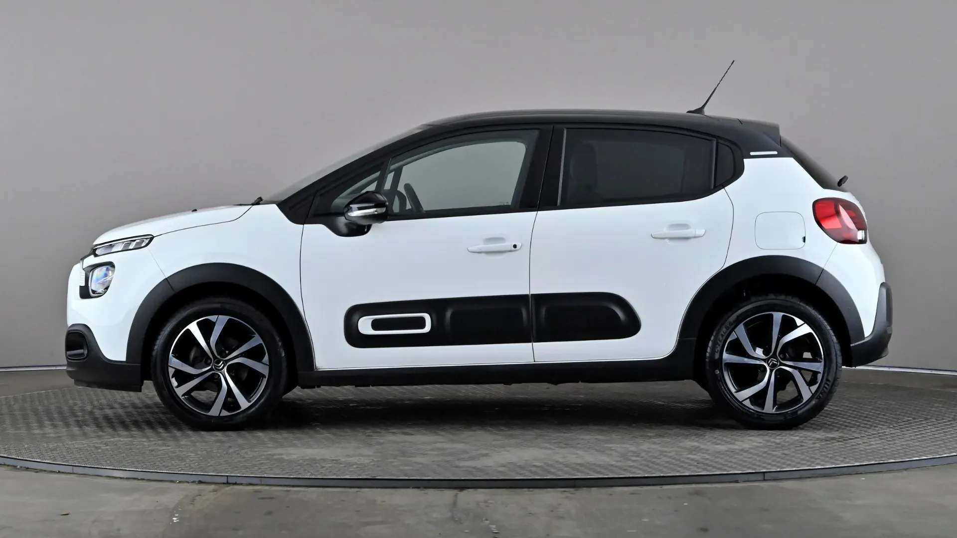 A 2022 CITROEN C3 1.2 PureTech Shine Plus A 2022 CITROEN C3 1.2 PureTech Shine Plus