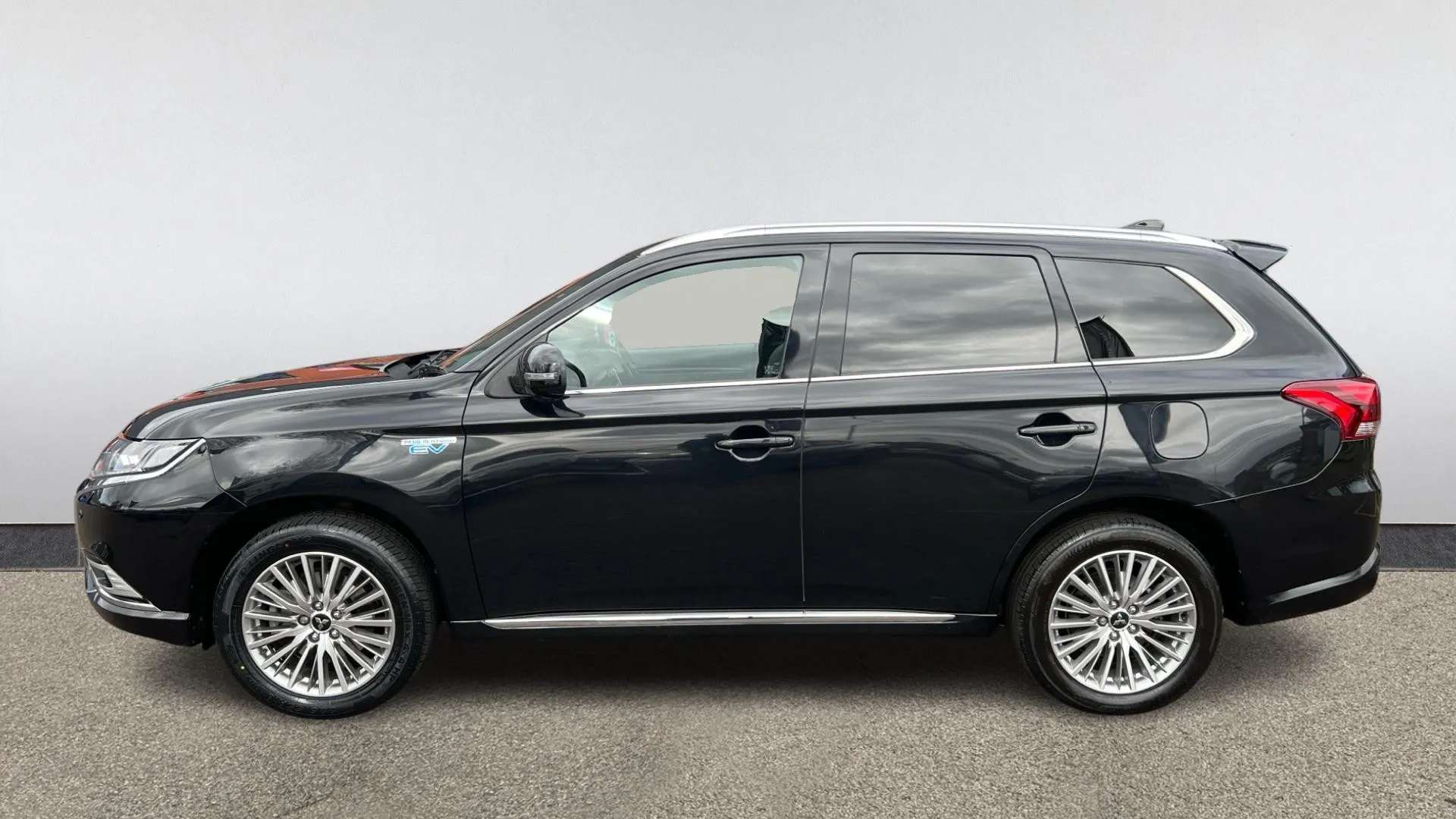 A 2020 MITSUBISHI OUTLANDER 2.4 PHEV Exceed Safety Auto A 2020 MITSUBISHI OUTLANDER 2.4 PHEV Exceed Safety Auto