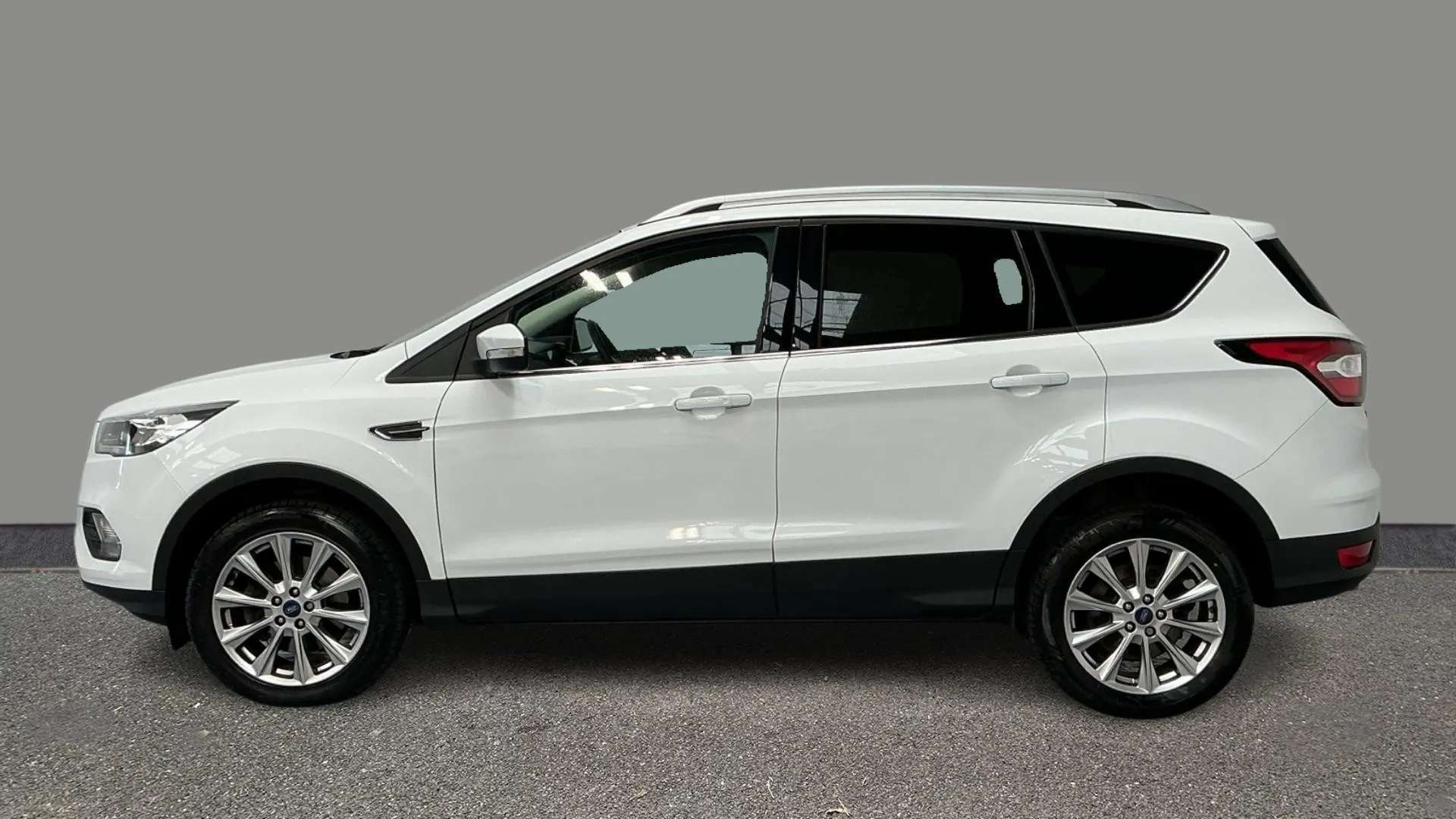 A 2019 FORD KUGA 2.0 TDCi Titanium Edition 2WD A 2019 FORD KUGA 2.0 TDCi Titanium Edition 2WD
