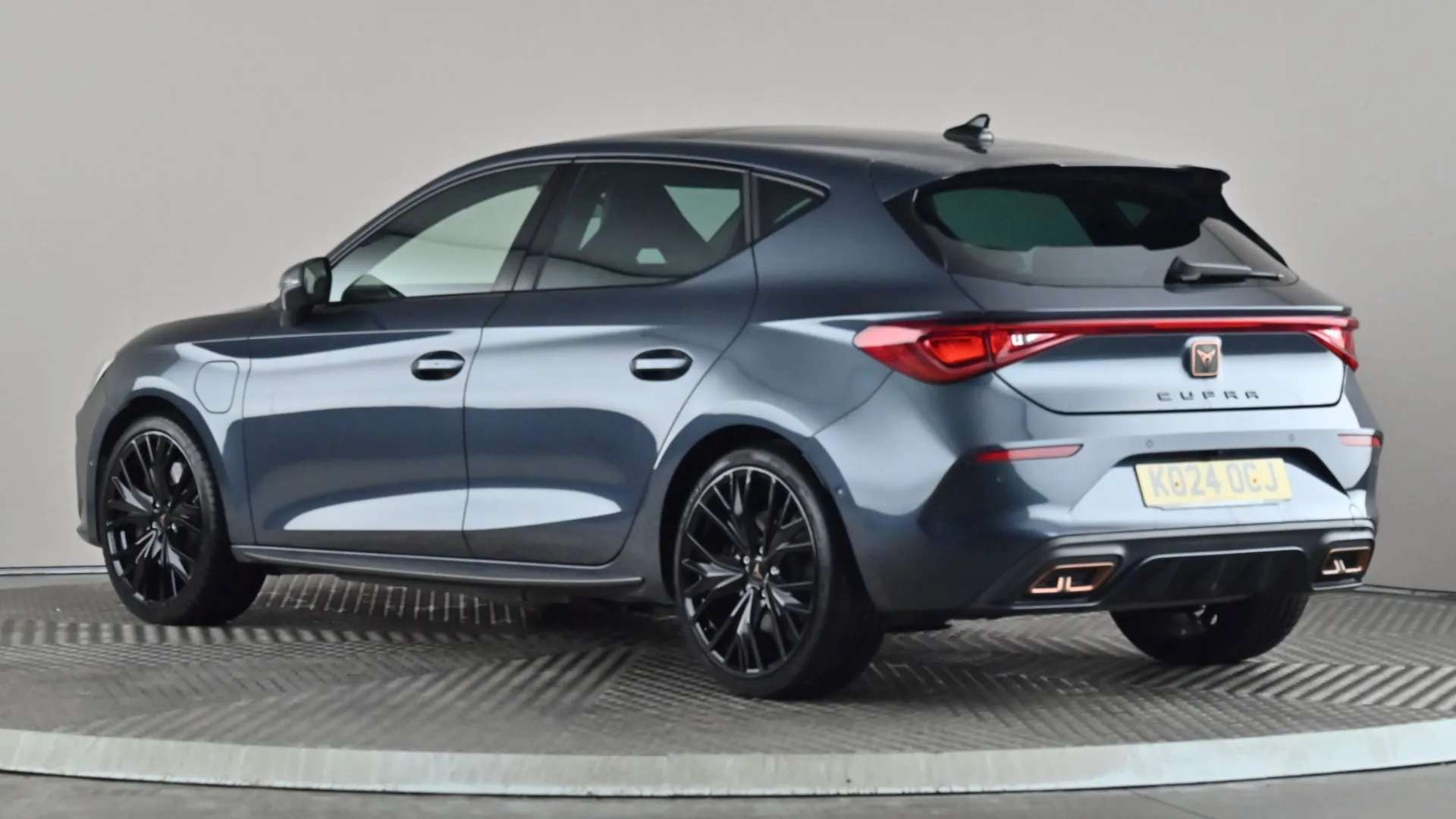 A 2024 CUPRA LEON 1.4 eHybrid VZ2 Design Edition DSG A 2024 CUPRA LEON 1.4 eHybrid VZ2 Design Edition DSG