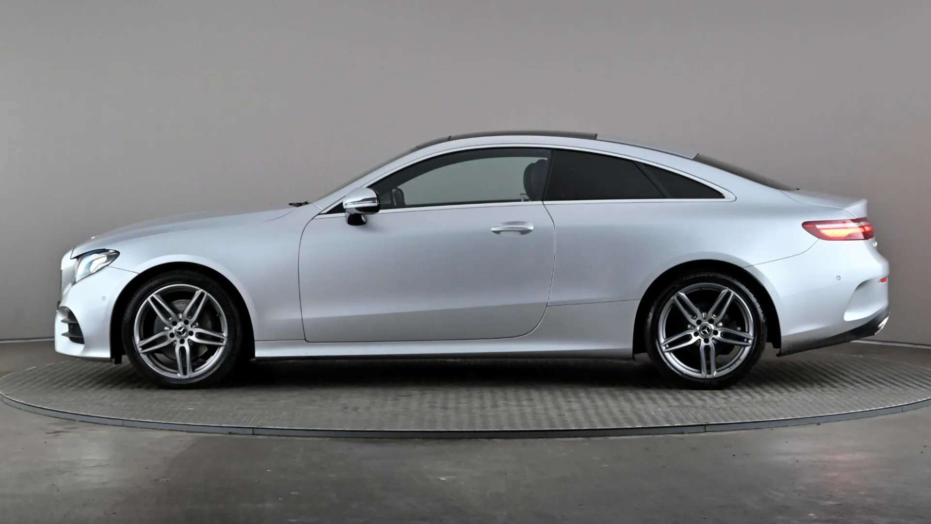 A 2018 MERCEDES-BENZ E CLASS E220d AMG Line Premium 9G-Tronic A 2018 MERCEDES-BENZ E CLASS E220d AMG Line Premium 9G-Tronic