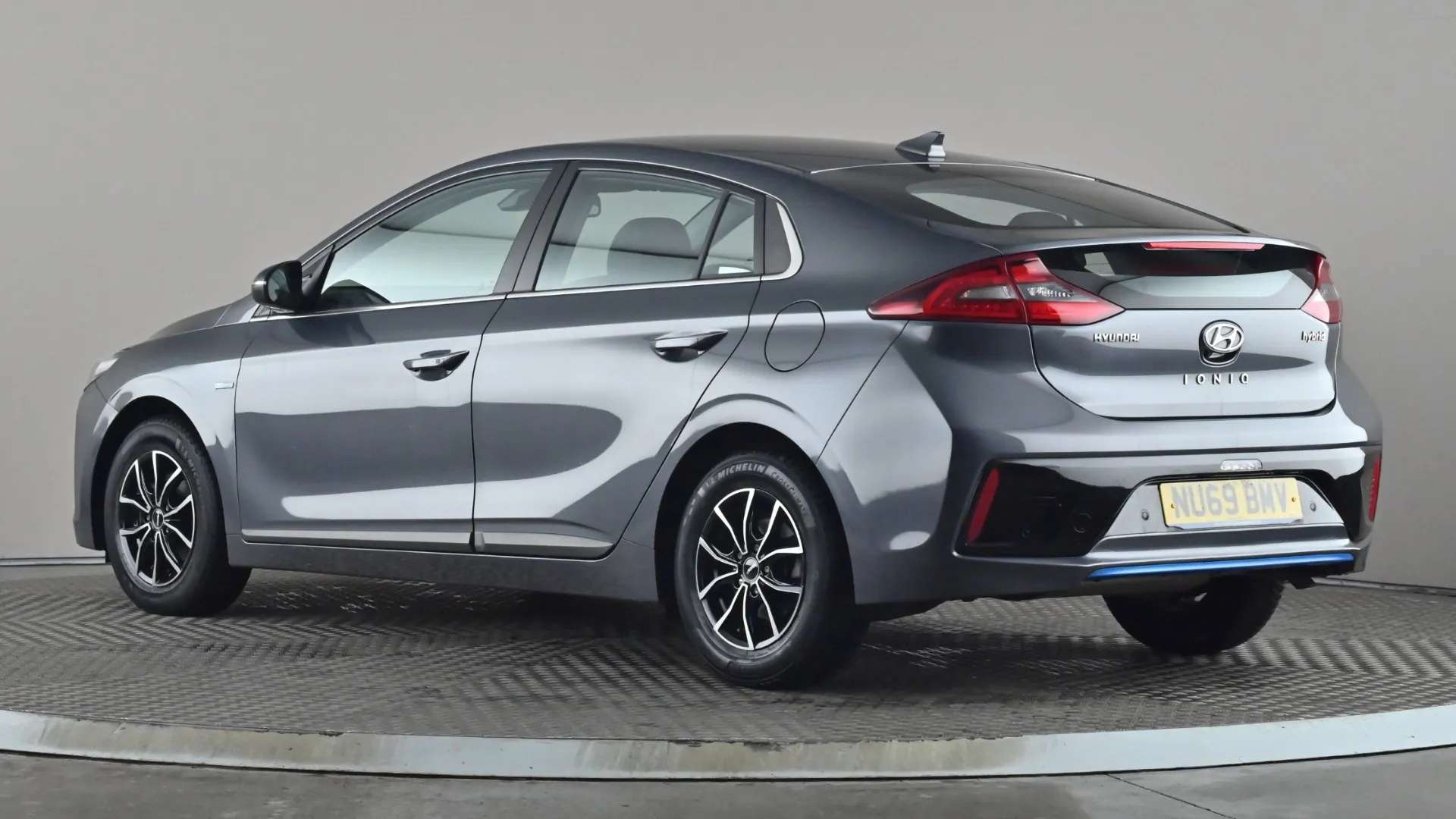 A 2019 HYUNDAI IONIQ 1.6 GDi Hybrid Premium SE DCT A 2019 HYUNDAI IONIQ 1.6 GDi Hybrid Premium SE DCT