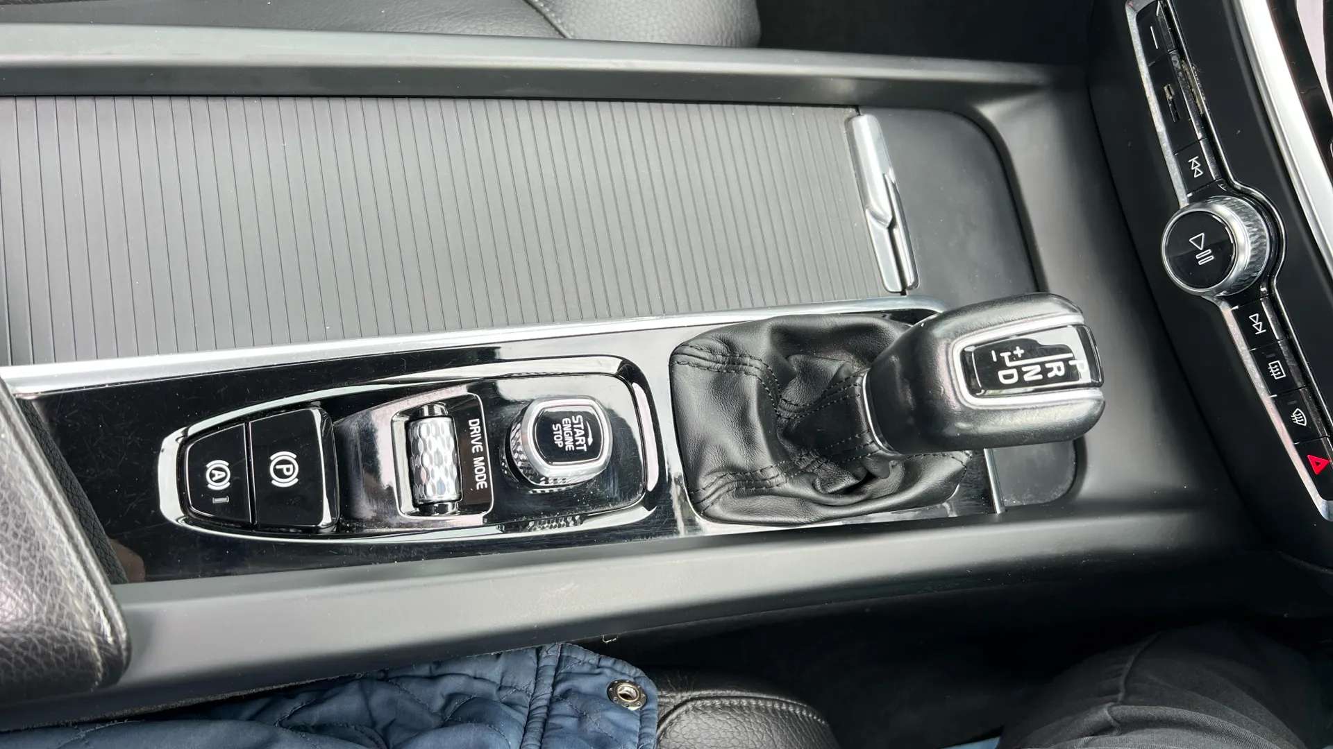 2019 VOLVO V60 2019 VOLVO V60