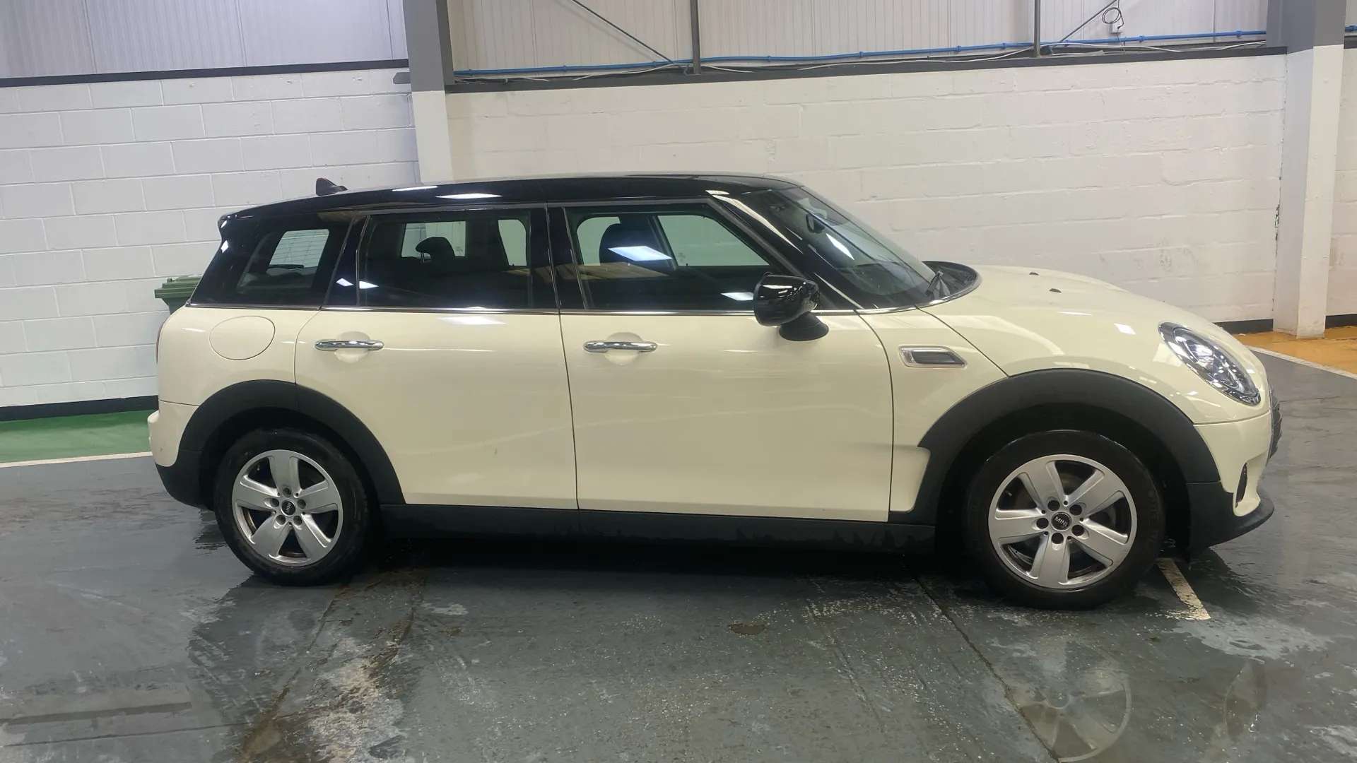 A 2020 MINI CLUBMAN 1.5 Cooper Classic 6dr A 2020 MINI CLUBMAN 1.5 Cooper Classic 6dr