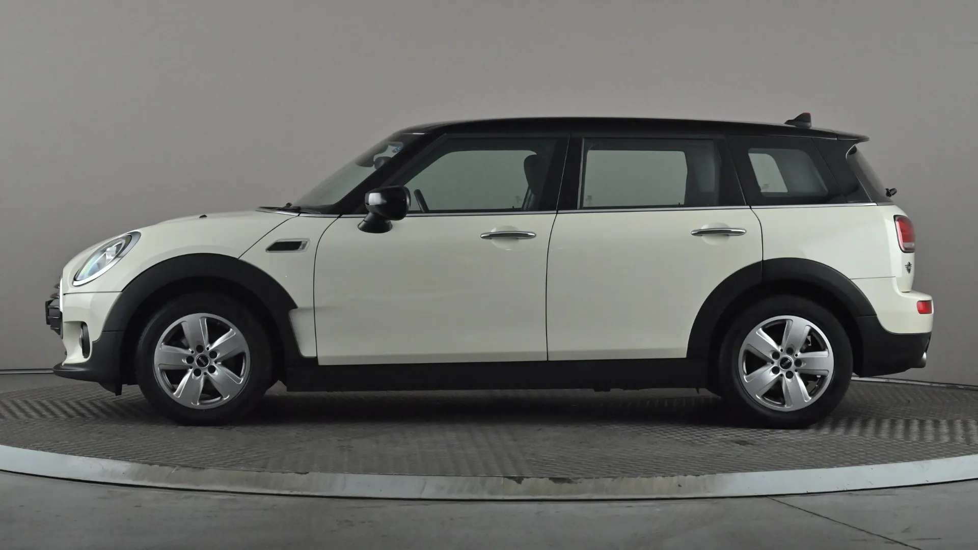 A 2020 MINI CLUBMAN 1.5 Cooper Classic 6dr A 2020 MINI CLUBMAN 1.5 Cooper Classic 6dr