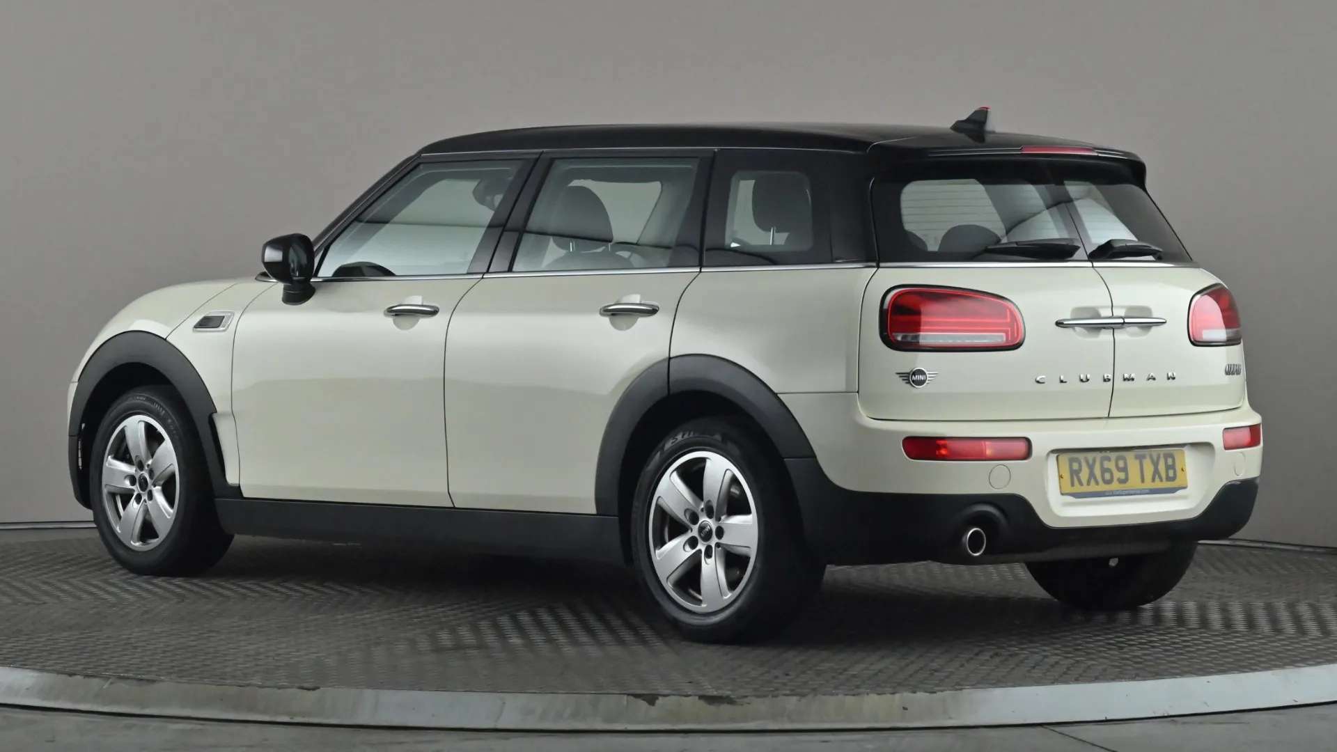 A 2020 MINI CLUBMAN 1.5 Cooper Classic 6dr A 2020 MINI CLUBMAN 1.5 Cooper Classic 6dr