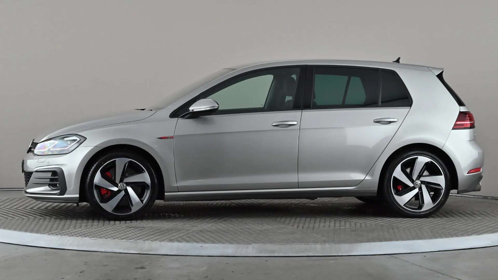 A 2020 VOLKSWAGEN GOLF 2.0 TSI 245 GTI Performance DSG A 2020 VOLKSWAGEN GOLF 2.0 TSI 245 GTI Performance DSG