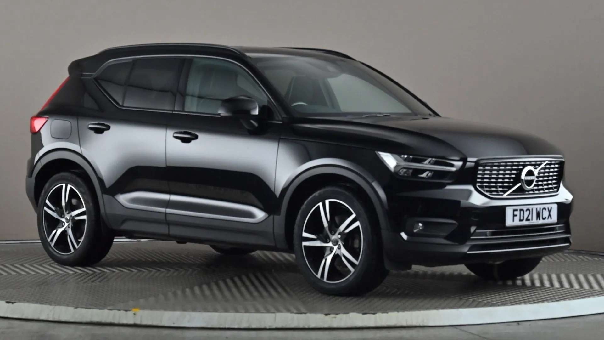 A 2021 VOLVO XC40 2.0 B5P R DESIGN AWD Auto A 2021 VOLVO XC40 2.0 B5P R DESIGN AWD Auto