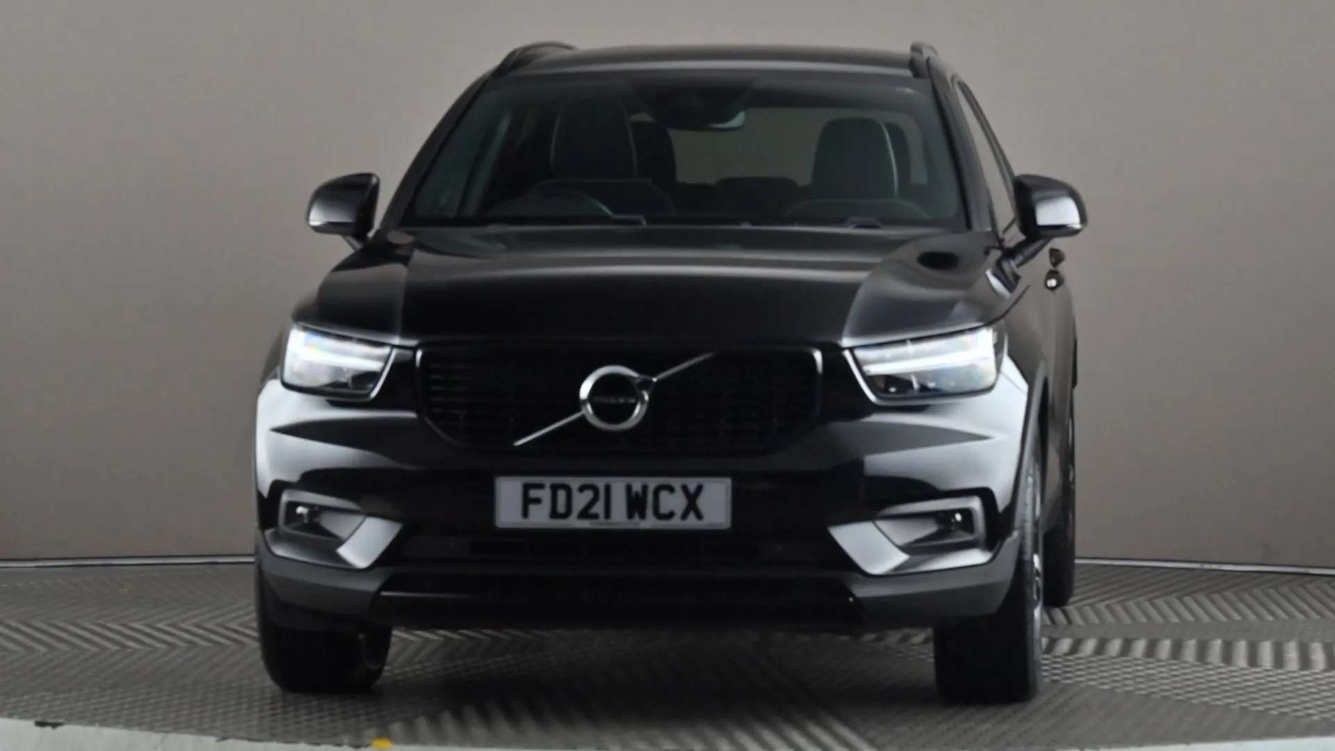 A 2021 VOLVO XC40 2.0 B5P R DESIGN AWD Auto A 2021 VOLVO XC40 2.0 B5P R DESIGN AWD Auto
