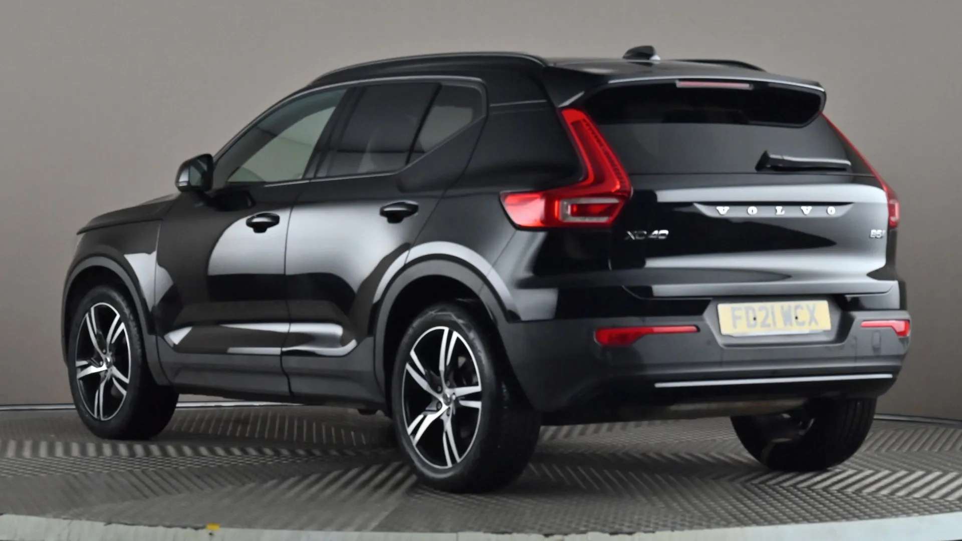 A 2021 VOLVO XC40 2.0 B5P R DESIGN AWD Auto A 2021 VOLVO XC40 2.0 B5P R DESIGN AWD Auto