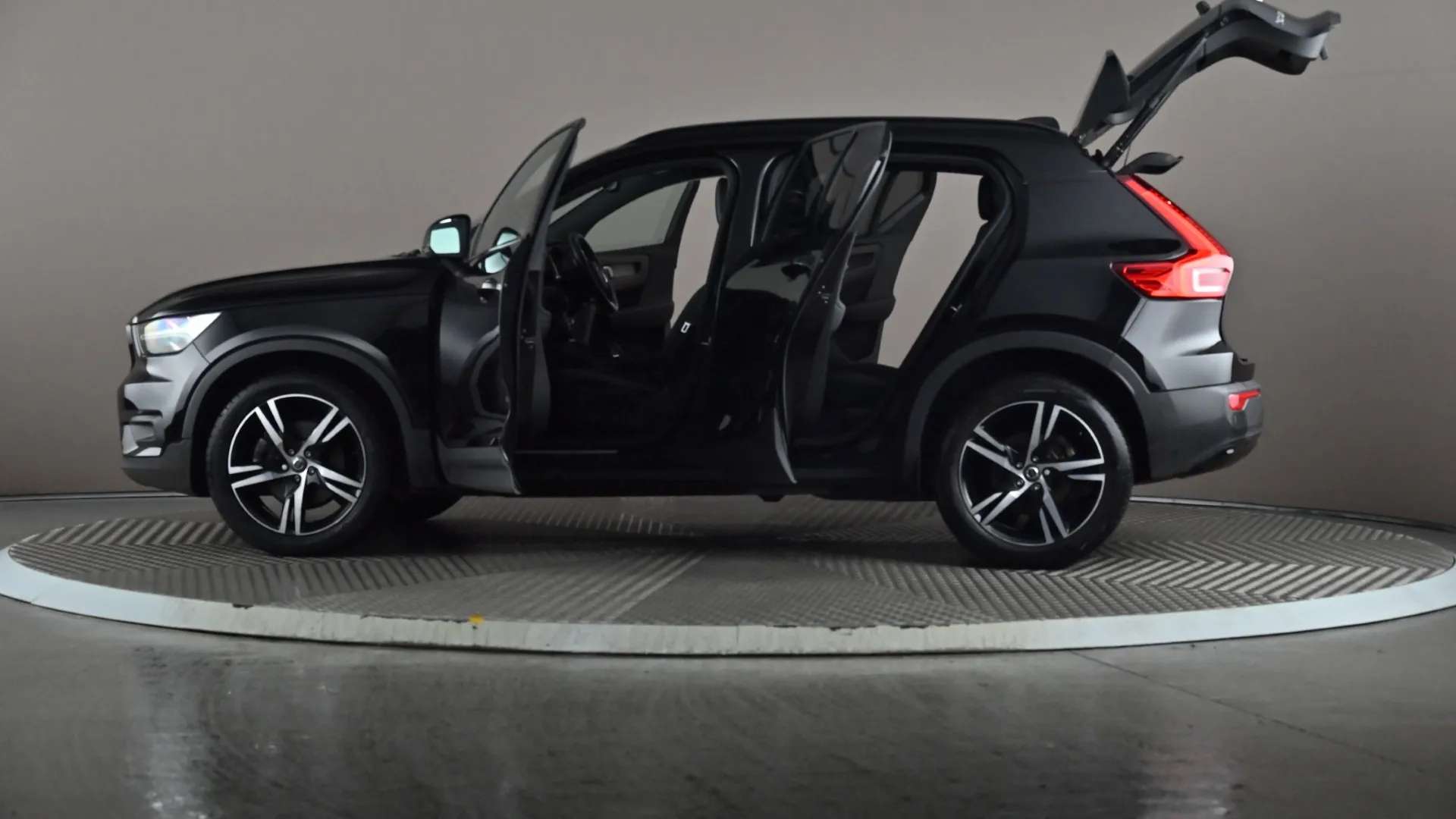 2021 VOLVO XC40 2021 VOLVO XC40